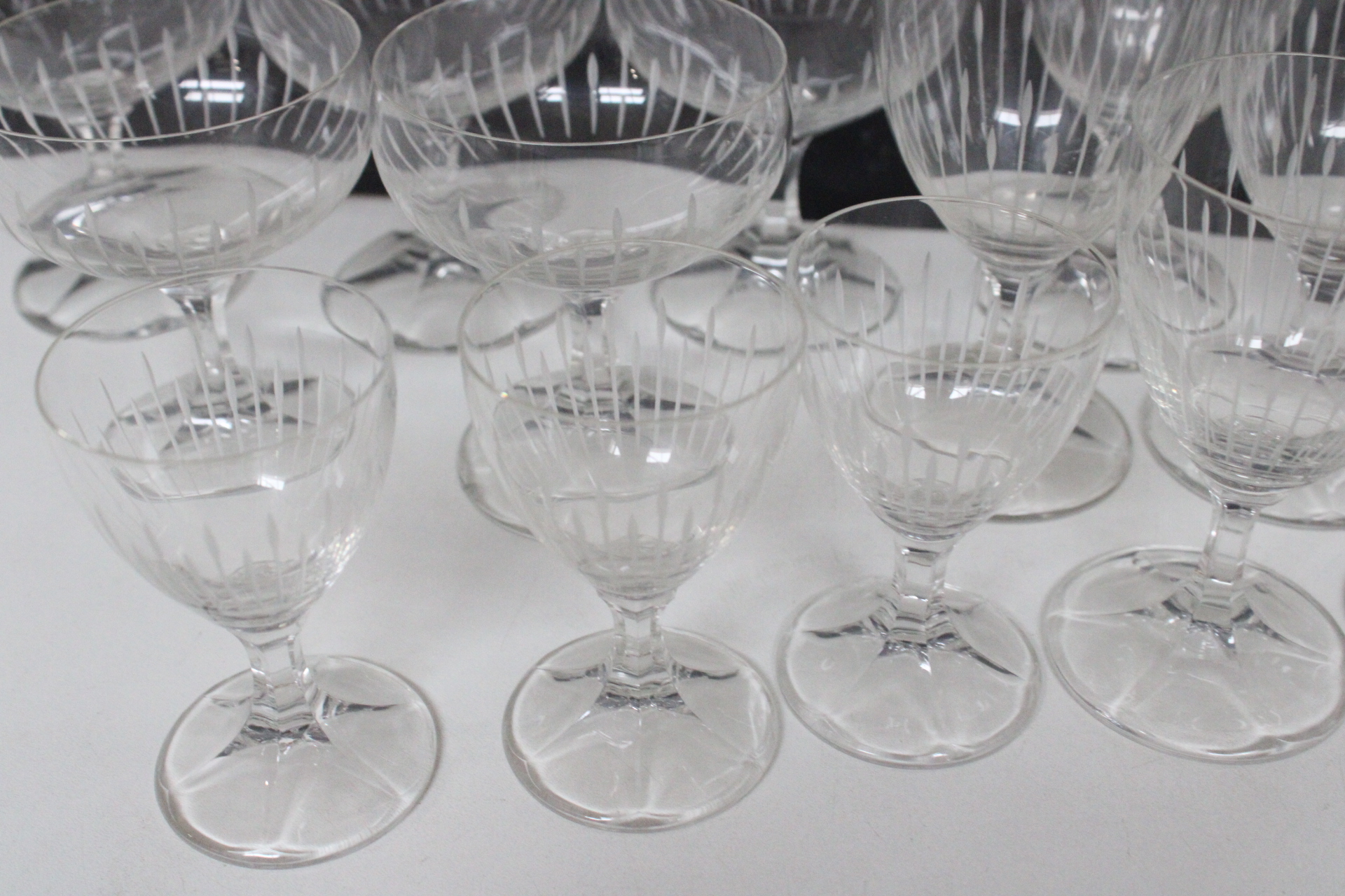 set vintage geslepen kristallen glazen – foto 5 – kavel bij GSD Auctions, Zoeterwoude
