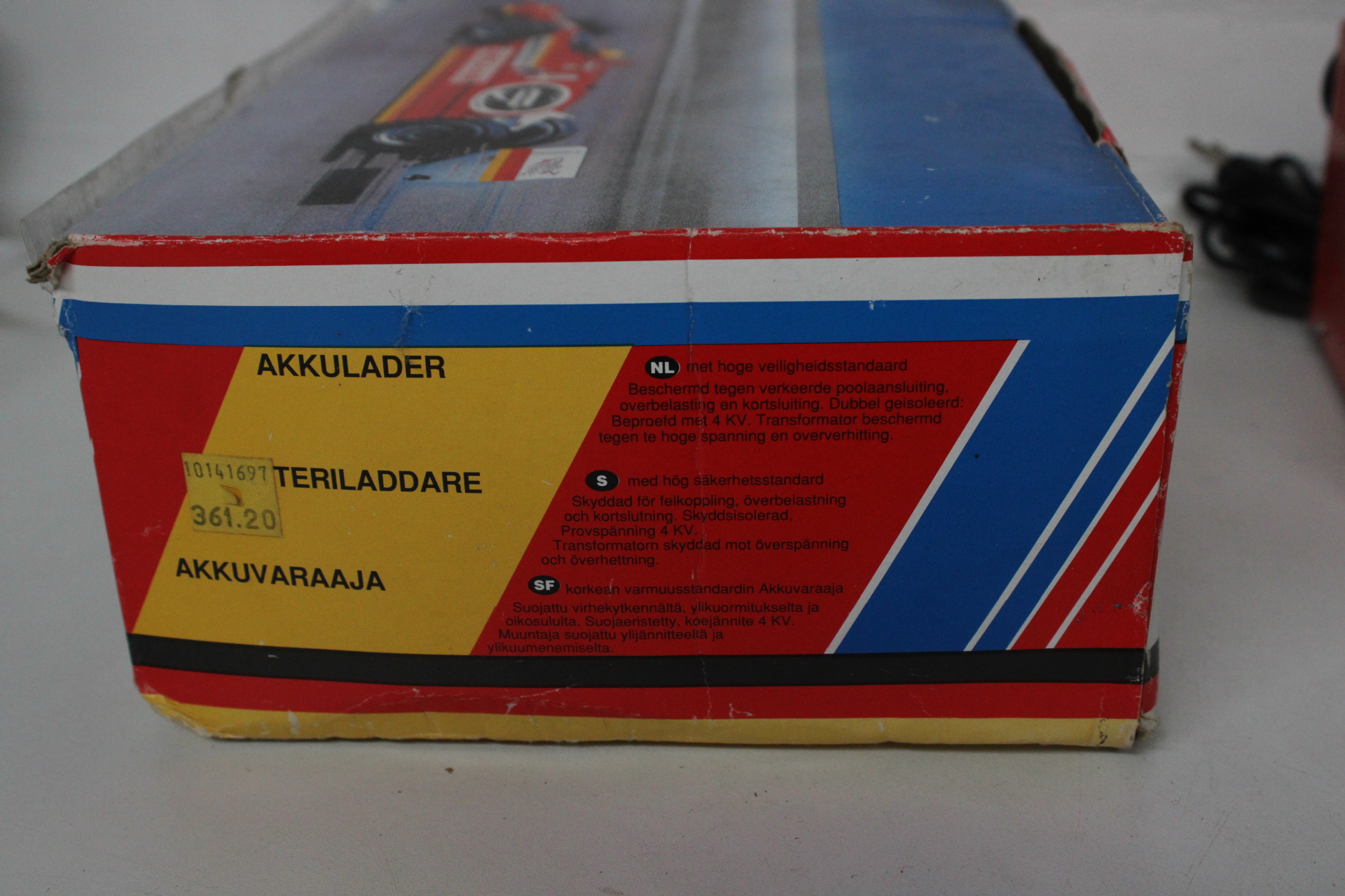 Ferm 12V 10AMP acculader – foto 3 – kavel bij GSD Auctions, Zoeterwoude