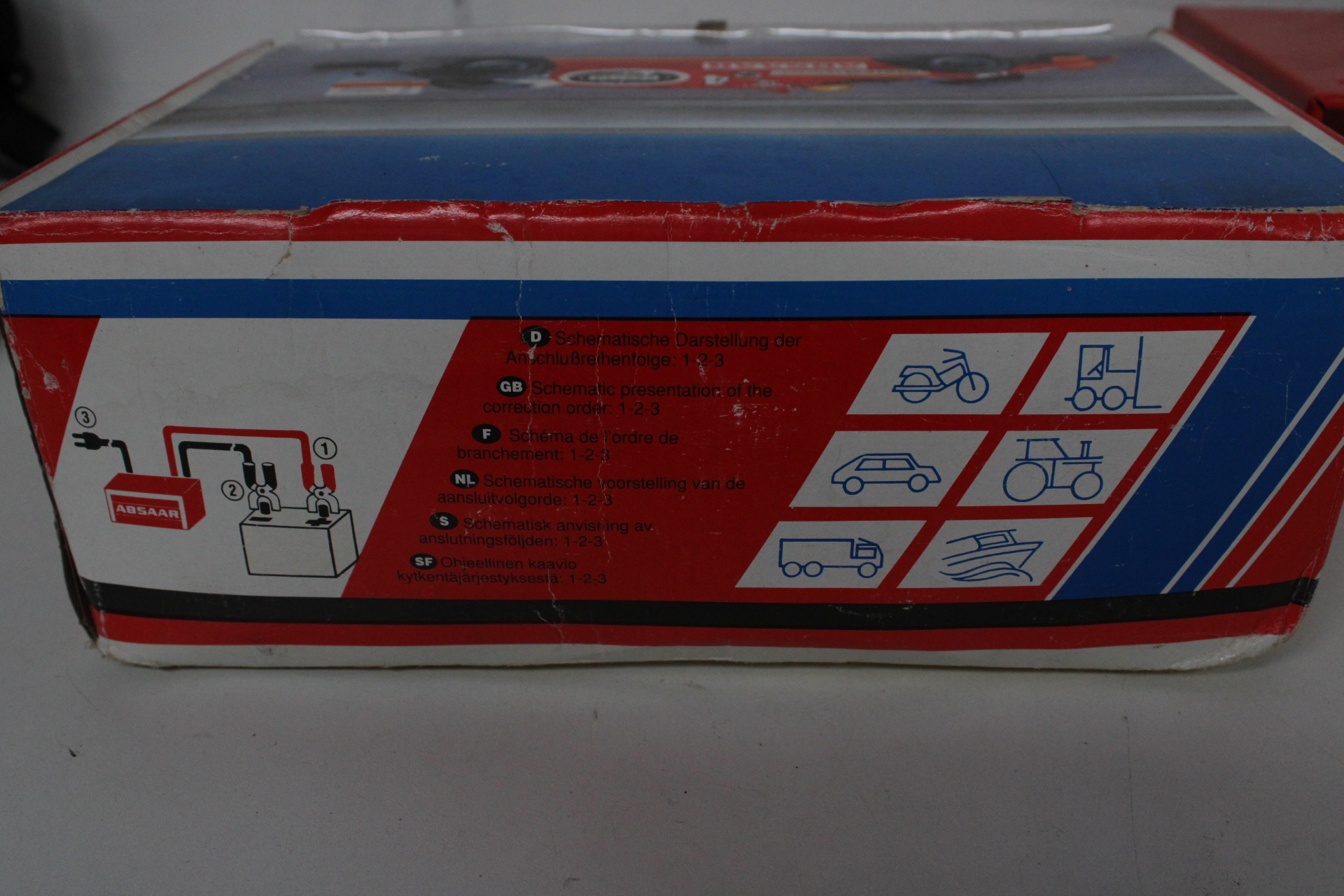 Ferm 12V 10AMP acculader – foto 4 – kavel bij GSD Auctions, Zoeterwoude