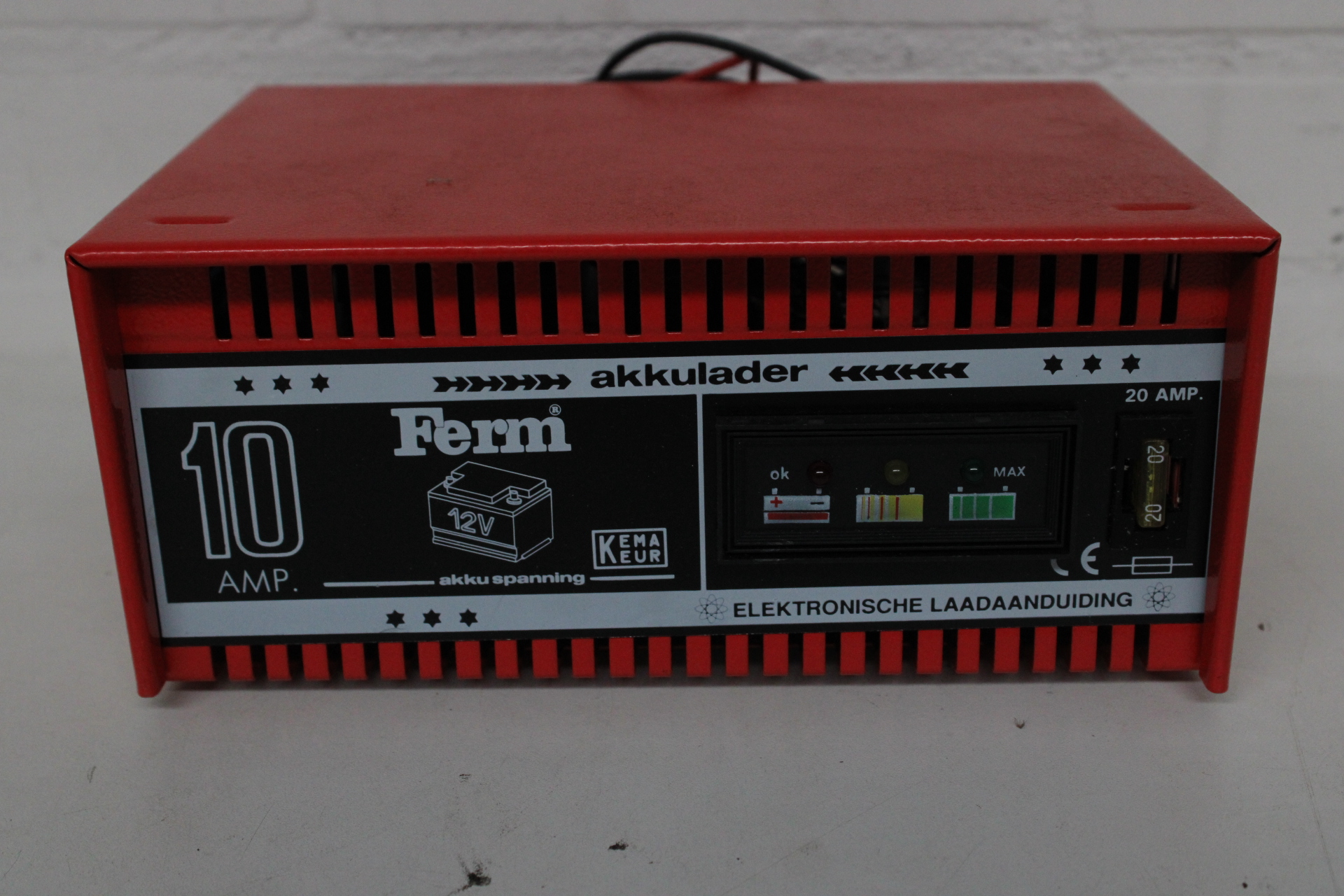 Ferm 12V 10AMP acculader – foto 5 – kavel bij GSD Auctions, Zoeterwoude