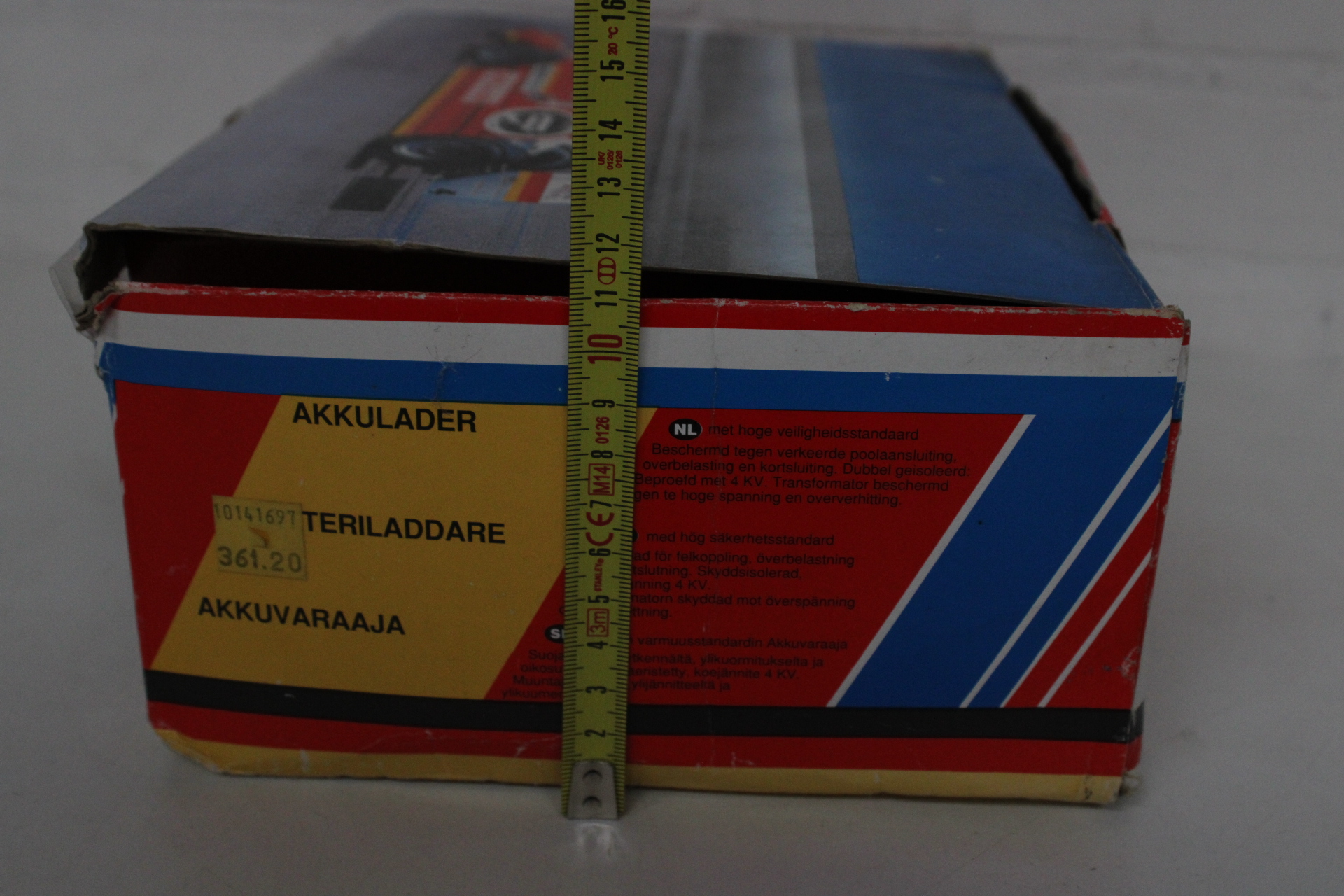 Ferm 12V 10AMP acculader – foto 10 – kavel bij GSD Auctions, Zoeterwoude