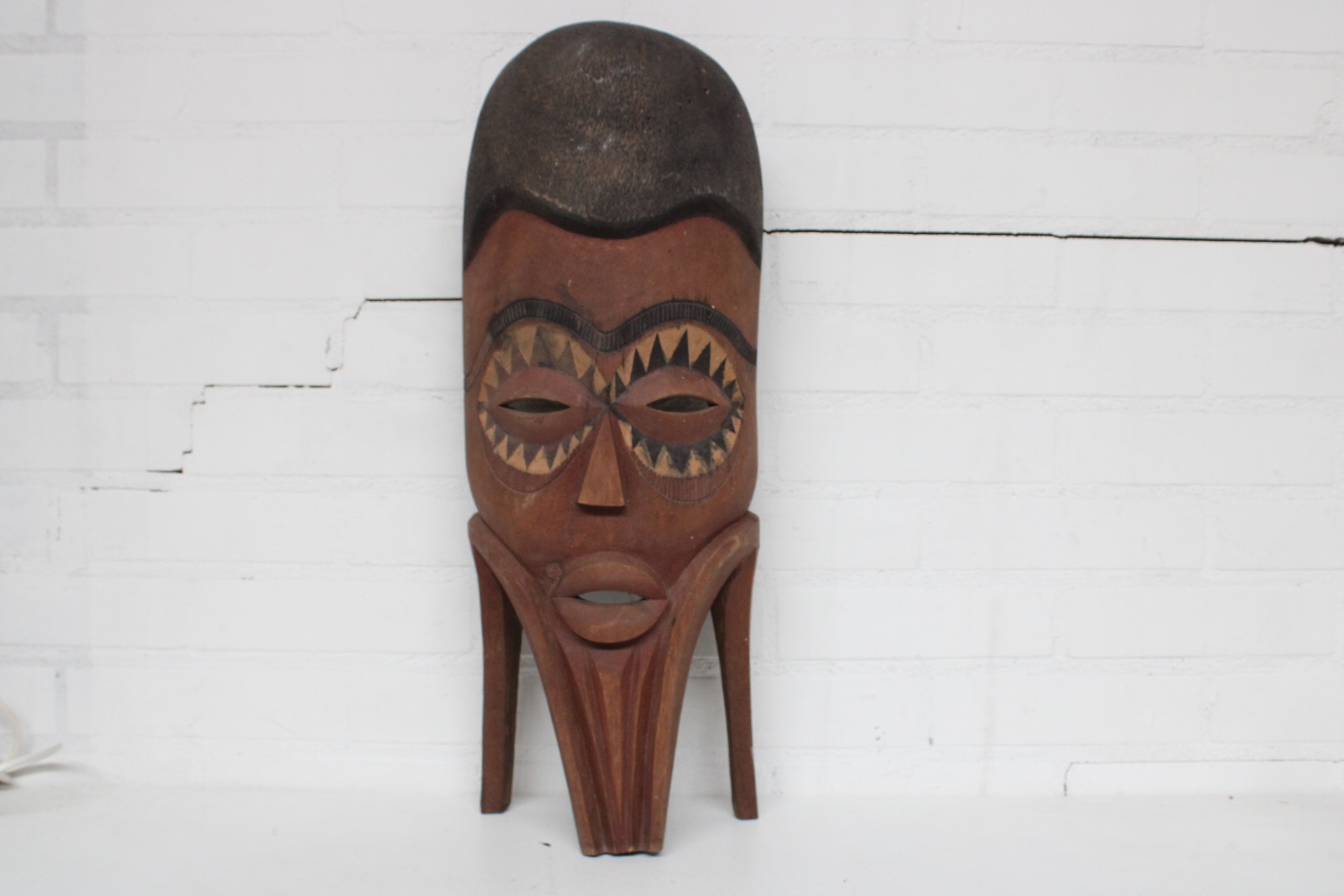 Houten Afrikaans masker met geschilderde details – foto 2 – kavel bij GSD Auctions, Zoeterwoude