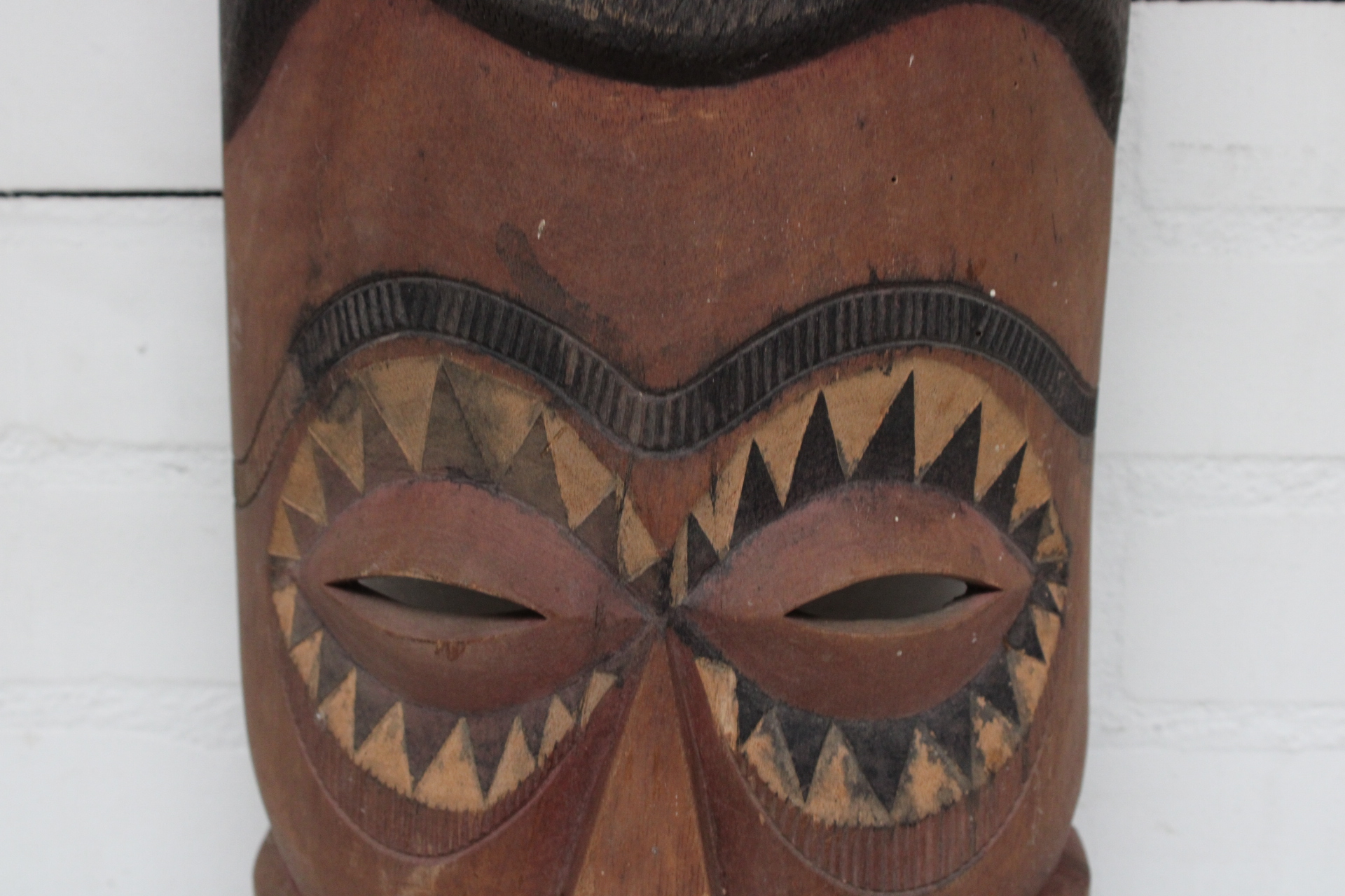 Houten Afrikaans masker met geschilderde details – foto 4 – kavel bij GSD Auctions, Zoeterwoude