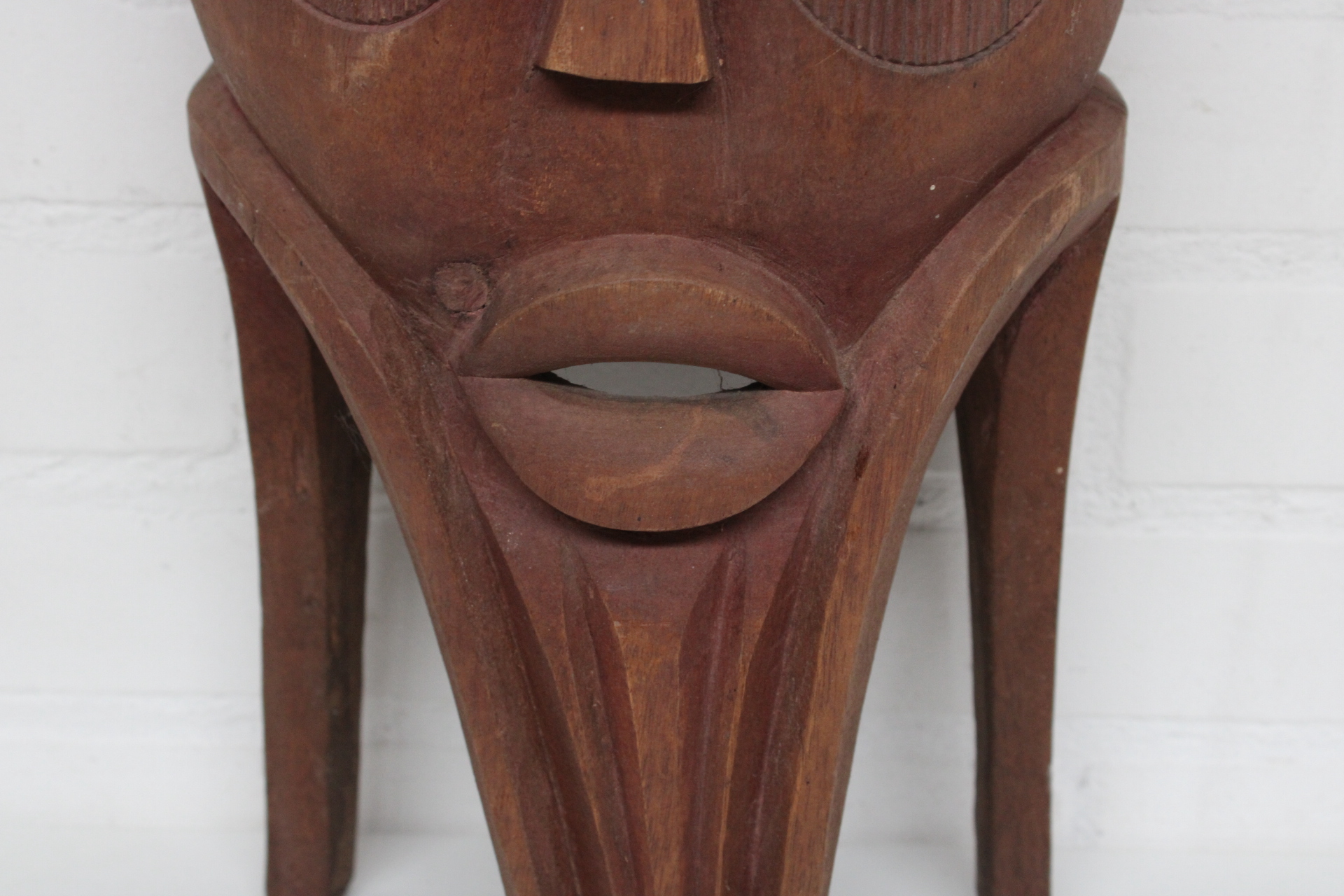 Houten Afrikaans masker met geschilderde details – foto 5 – kavel bij GSD Auctions, Zoeterwoude