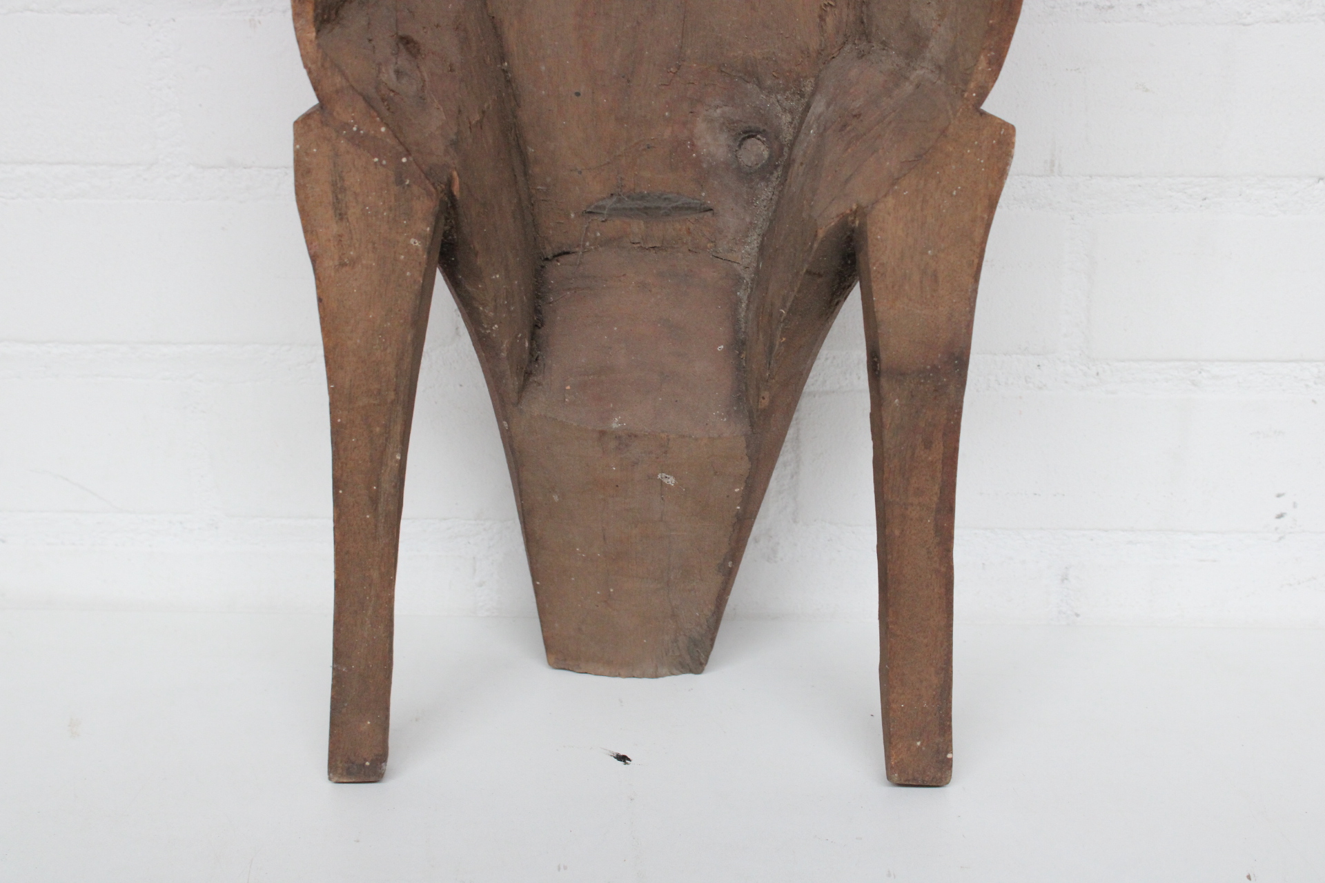 Houten Afrikaans masker met geschilderde details – foto 8 – kavel bij GSD Auctions, Zoeterwoude
