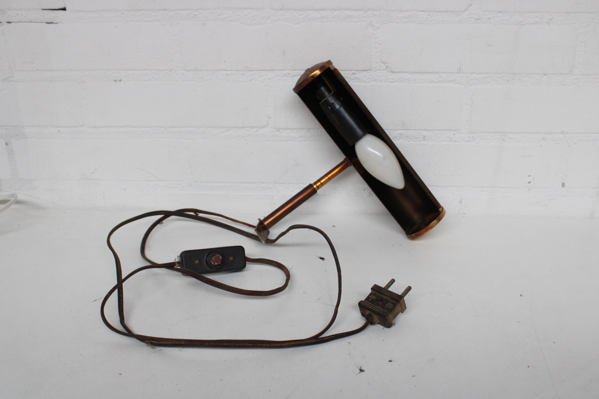 Vintage metalen wandlamp met schakelaar – foto 2 – kavel bij GSD Auctions, Zoeterwoude