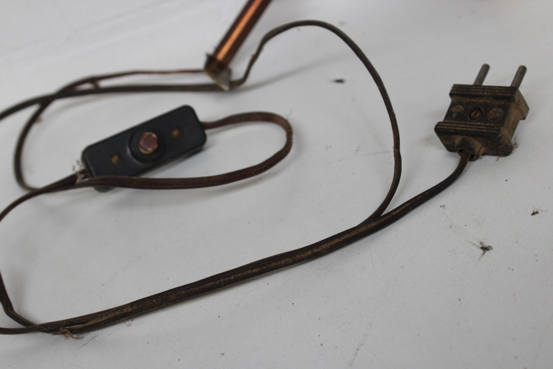 Vintage metalen wandlamp met schakelaar – foto 4 – kavel bij GSD Auctions, Zoeterwoude