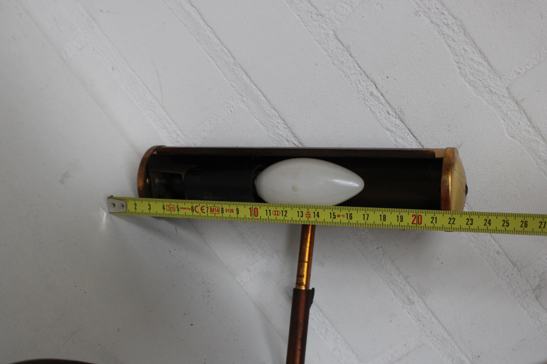 Vintage metalen wandlamp met schakelaar – foto 7 – kavel bij GSD Auctions, Zoeterwoude