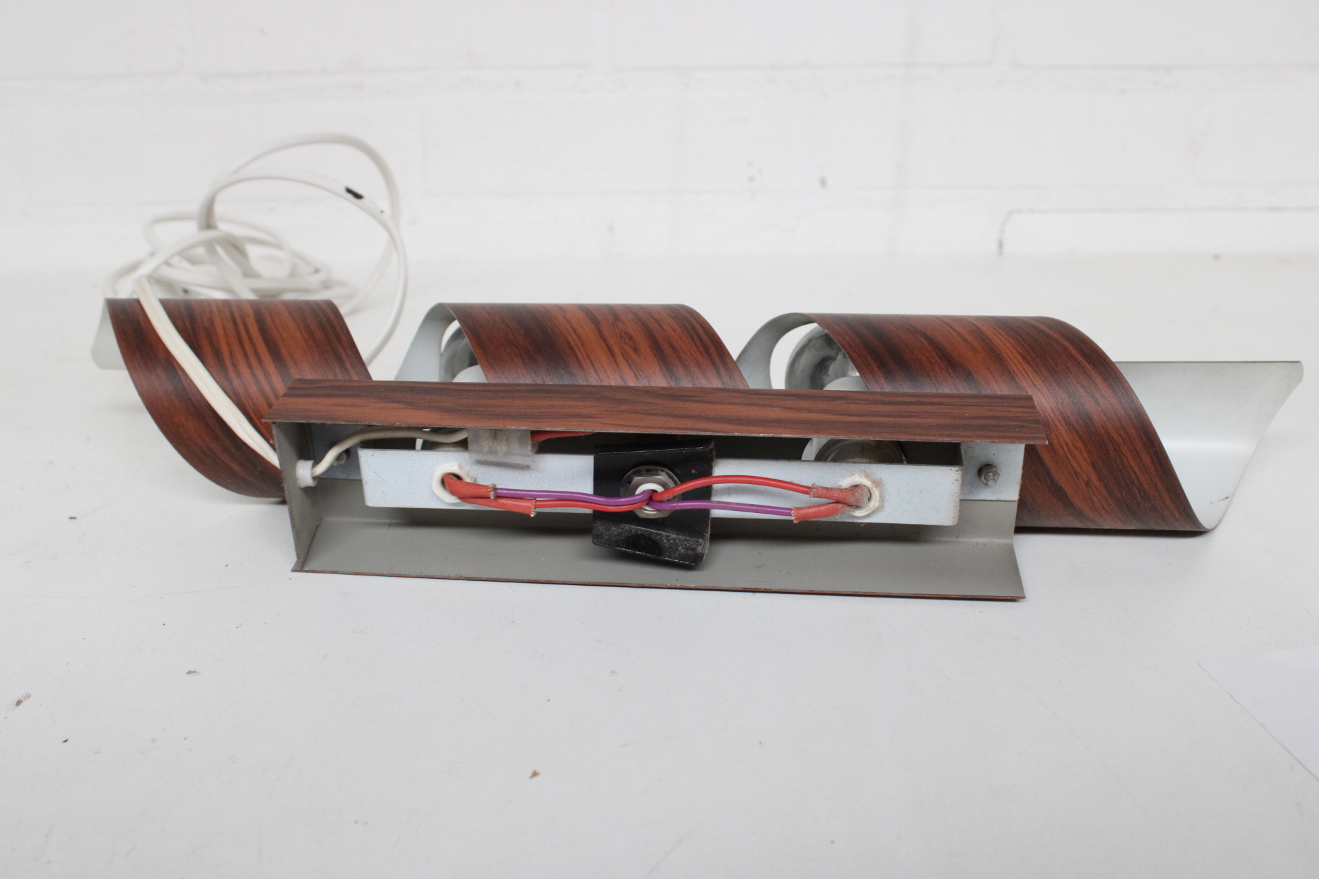 Set vintage houten design lampen met metalen accenten – foto 5 – kavel bij GSD Auctions, Zoeterwoude