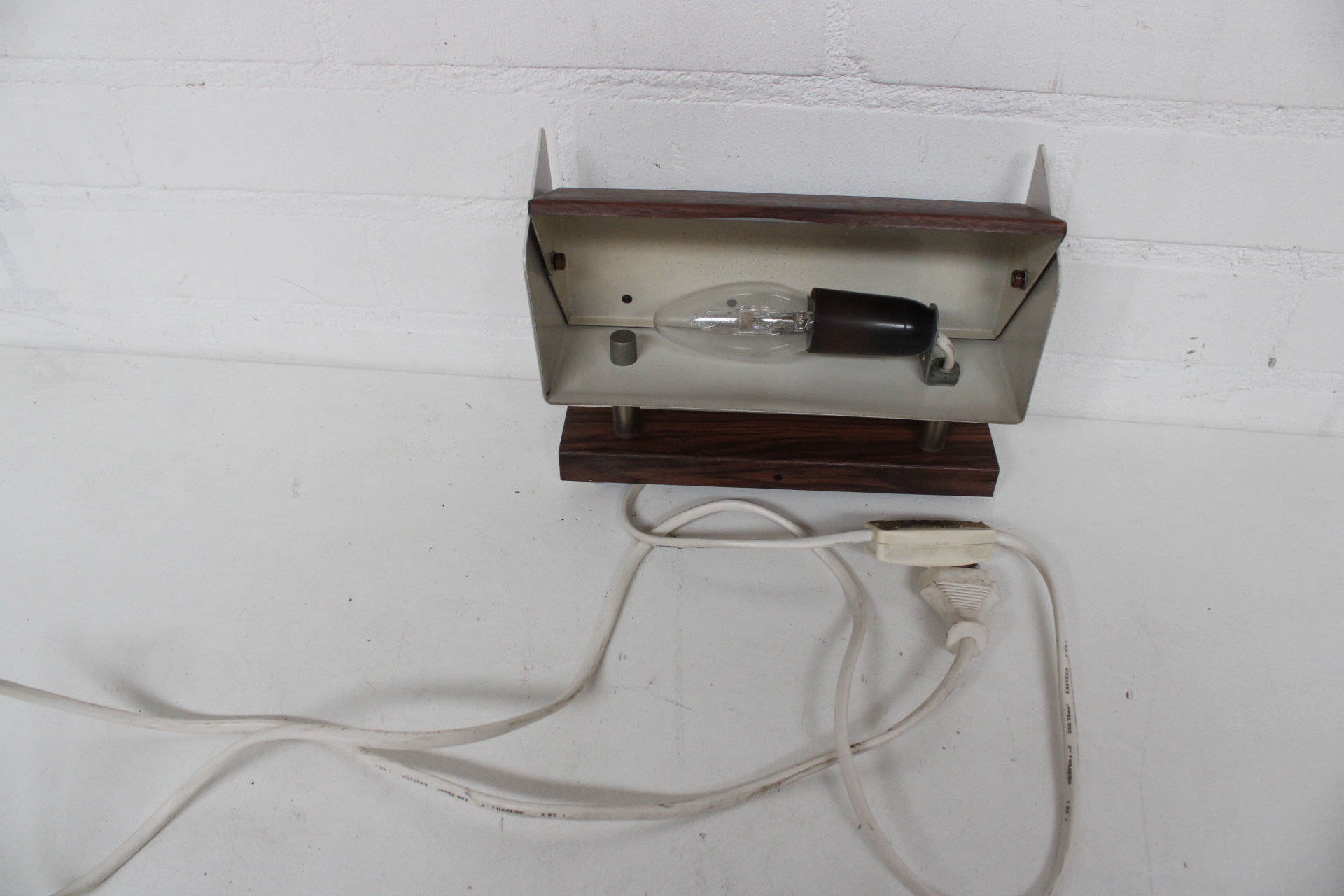 Set vintage houten design lampen met metalen accenten – foto 7 – kavel bij GSD Auctions, Zoeterwoude