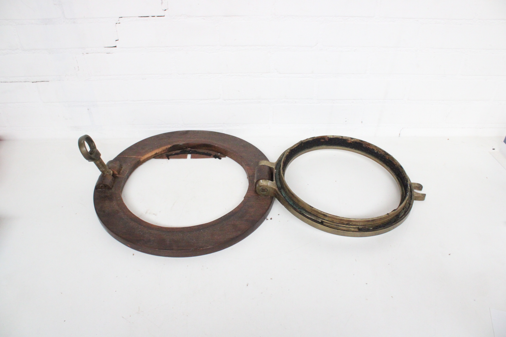 Scheepskijkglas met messing rand en houten omlijsting – foto 5 – kavel bij GSD Auctions, Zoeterwoude