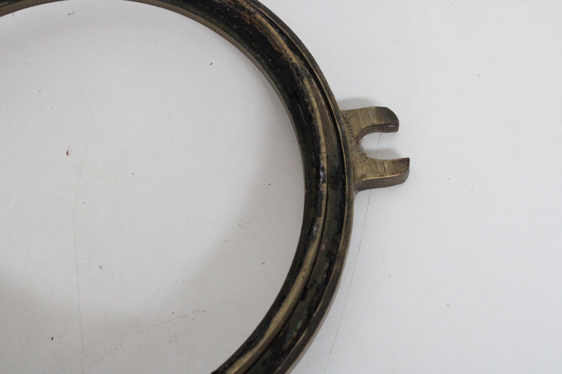 Scheepskijkglas met messing rand en houten omlijsting – foto 9 – kavel bij GSD Auctions, Zoeterwoude
