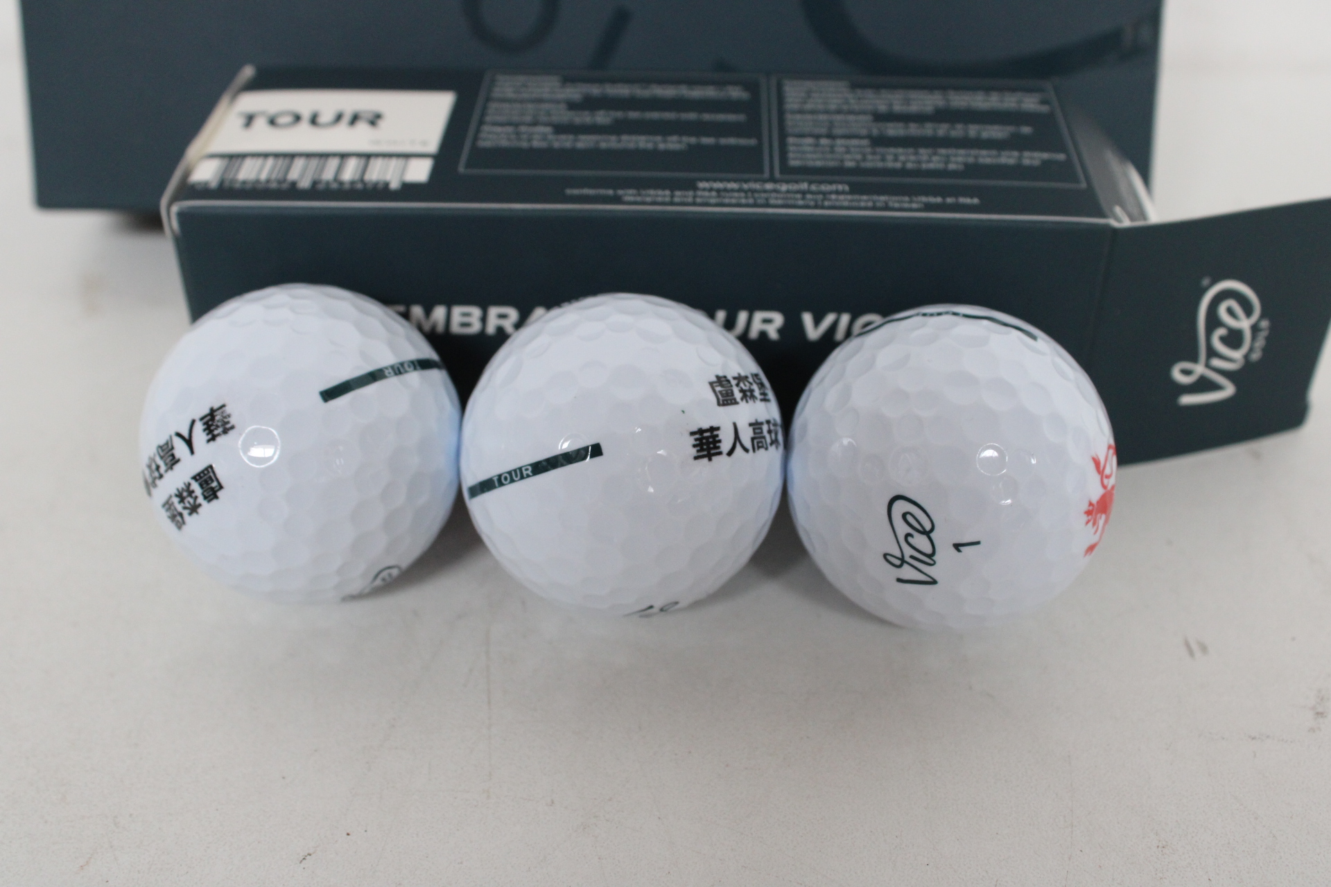 Vice Golf Tour White golfballen – foto 3 – kavel bij GSD Auctions, Zoeterwoude