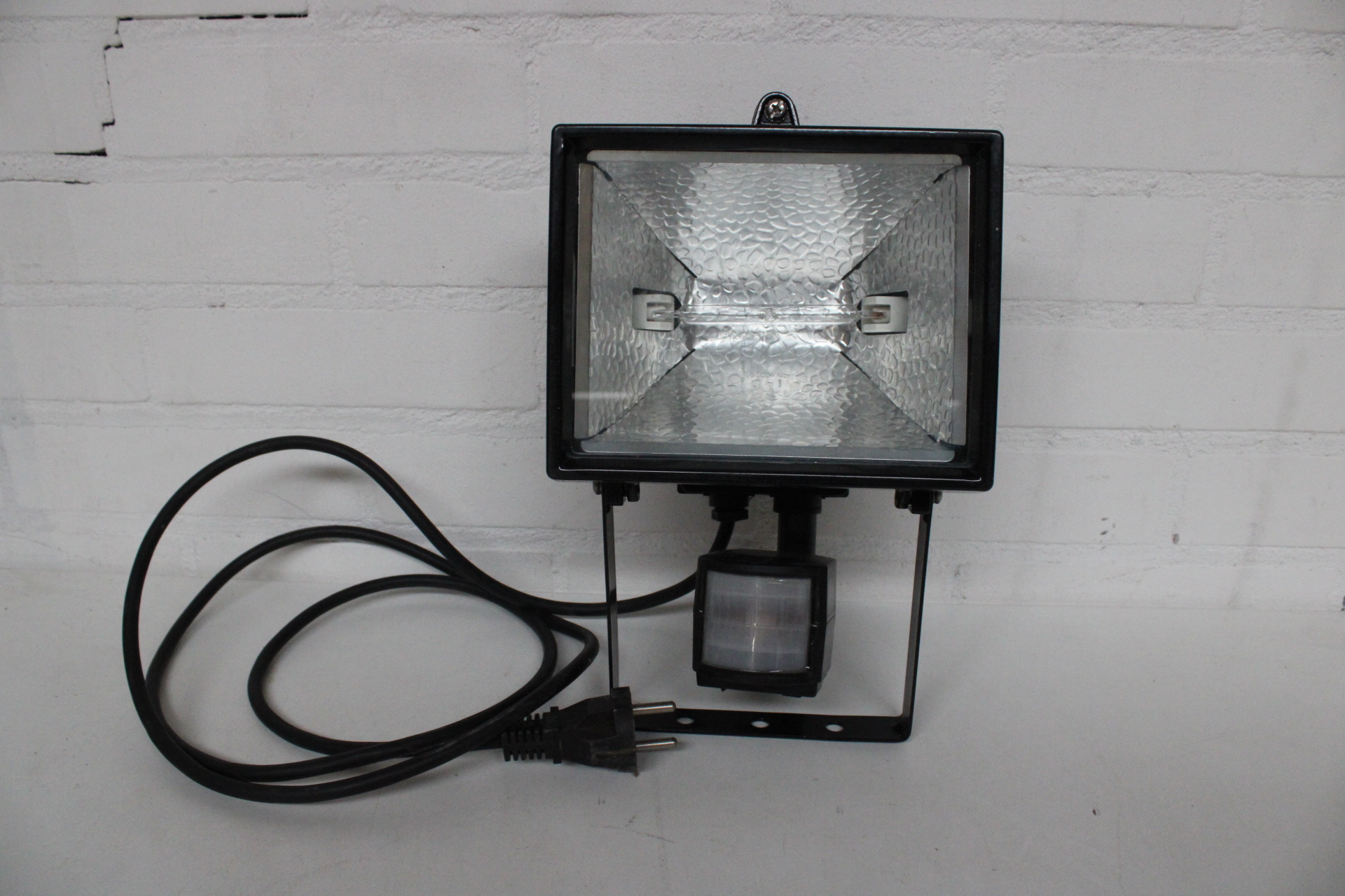 Buitenlamp met bewegingssensor COSMO – foto 6 – kavel bij GSD Auctions, Zoeterwoude