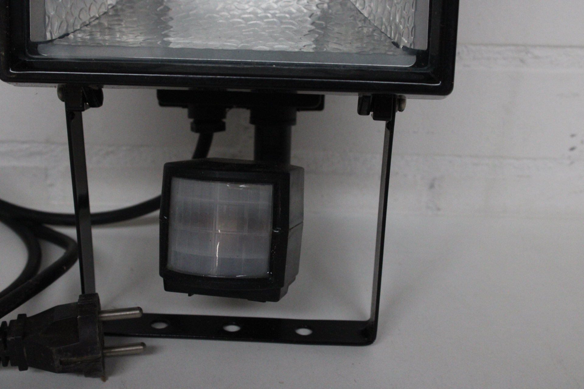 Buitenlamp met bewegingssensor COSMO – foto 8 – kavel bij GSD Auctions, Zoeterwoude