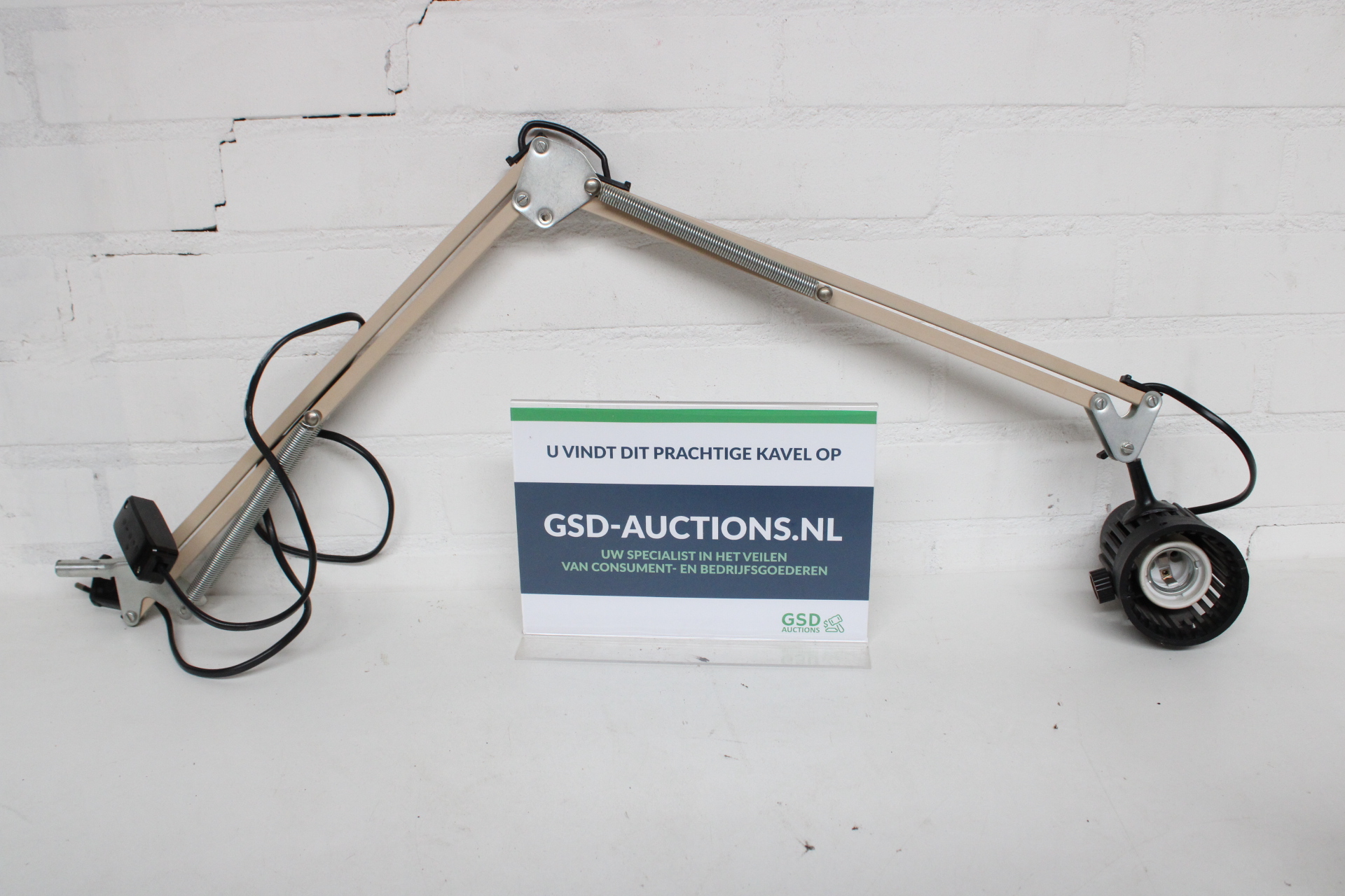 Bureaulamp met verstelbare arm en klem – kavel bij GSD Auctions, Zoeterwoude