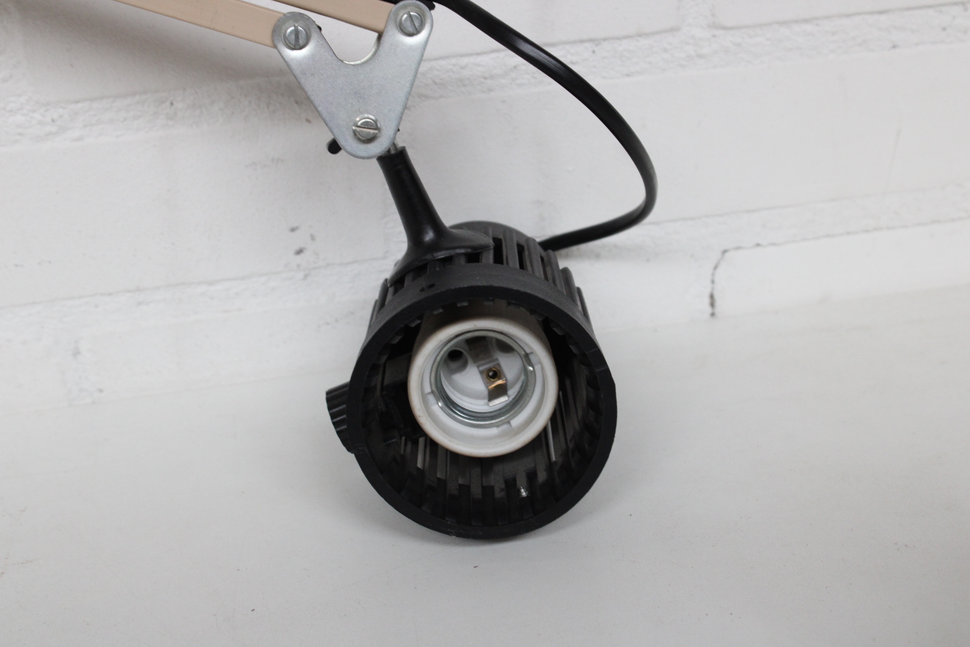 Bureaulamp met verstelbare arm en klem – foto 3 – kavel bij GSD Auctions, Zoeterwoude