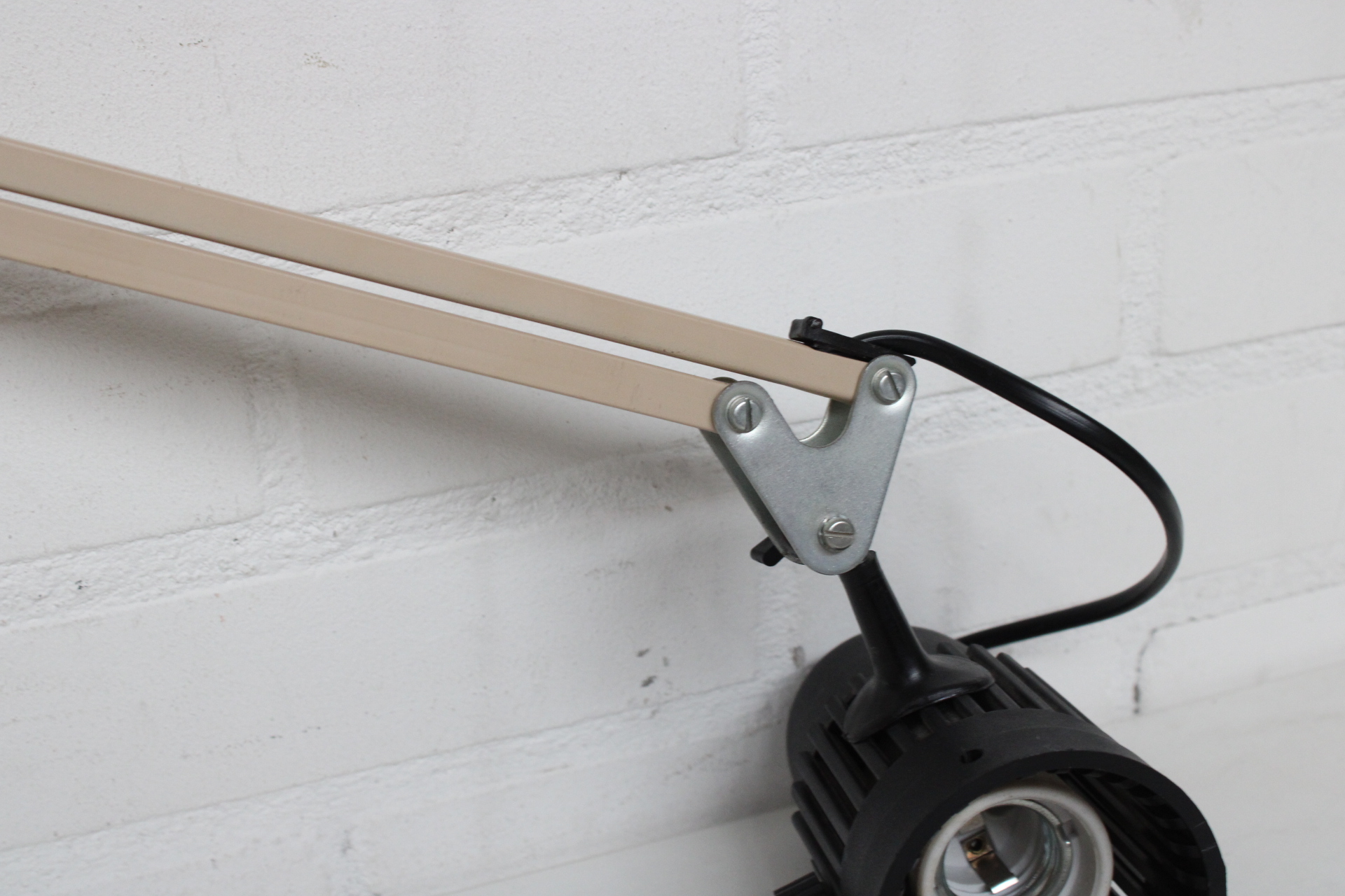 Bureaulamp met verstelbare arm en klem – foto 6 – kavel bij GSD Auctions, Zoeterwoude