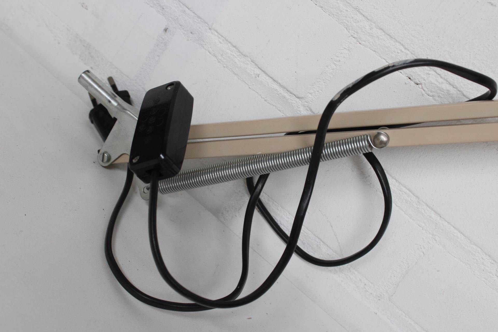 Bureaulamp met verstelbare arm en klem – foto 7 – kavel bij GSD Auctions, Zoeterwoude