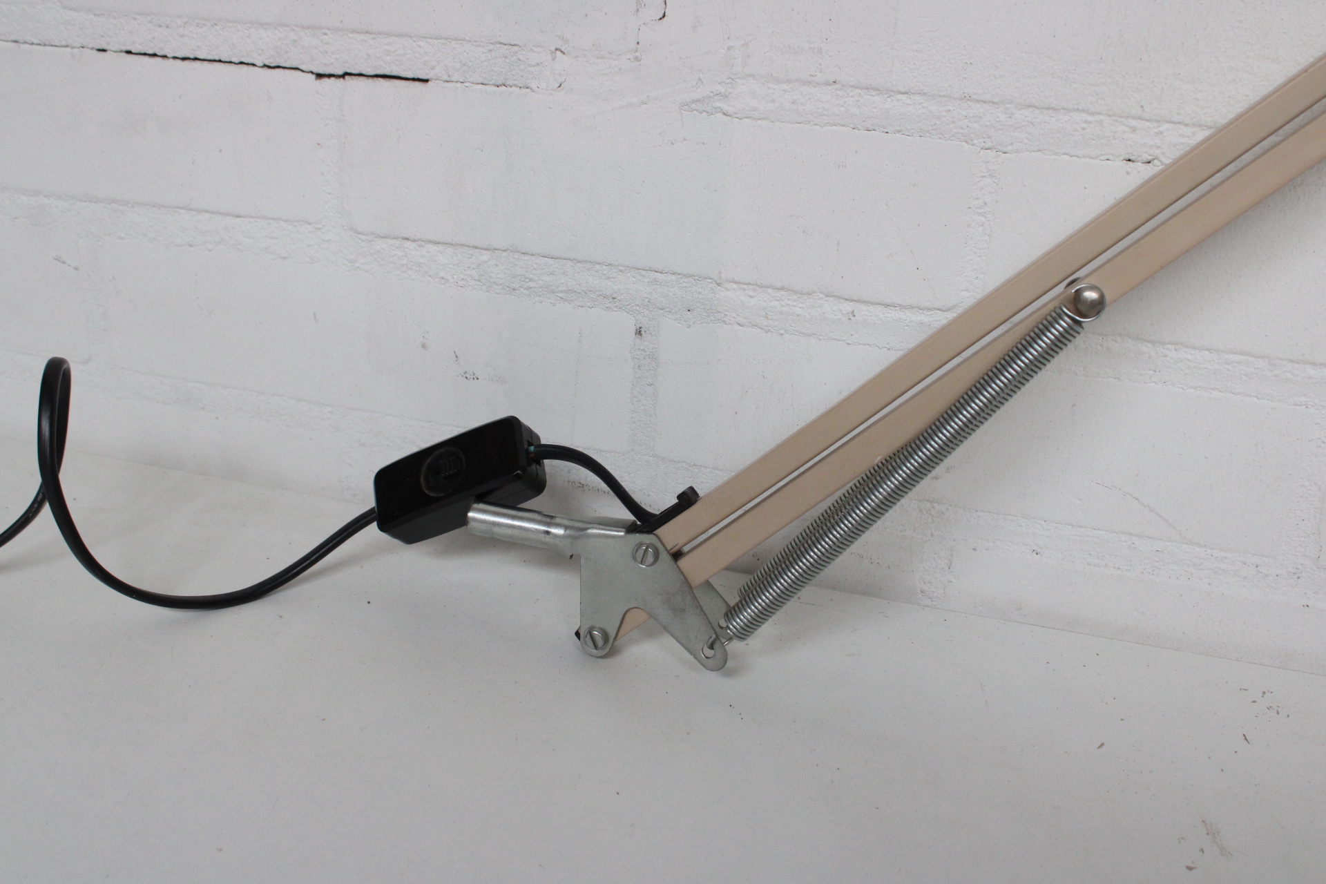Bureaulamp met verstelbare arm en klem – foto 8 – kavel bij GSD Auctions, Zoeterwoude