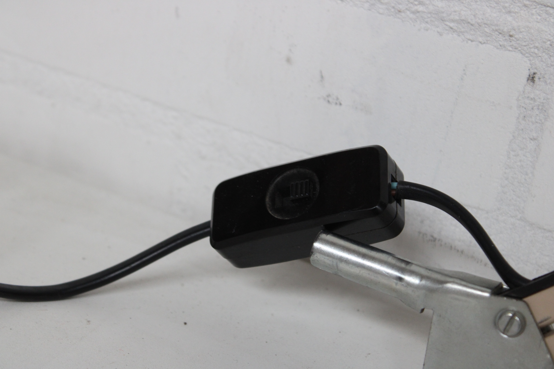 Bureaulamp met verstelbare arm en klem – foto 9 – kavel bij GSD Auctions, Zoeterwoude