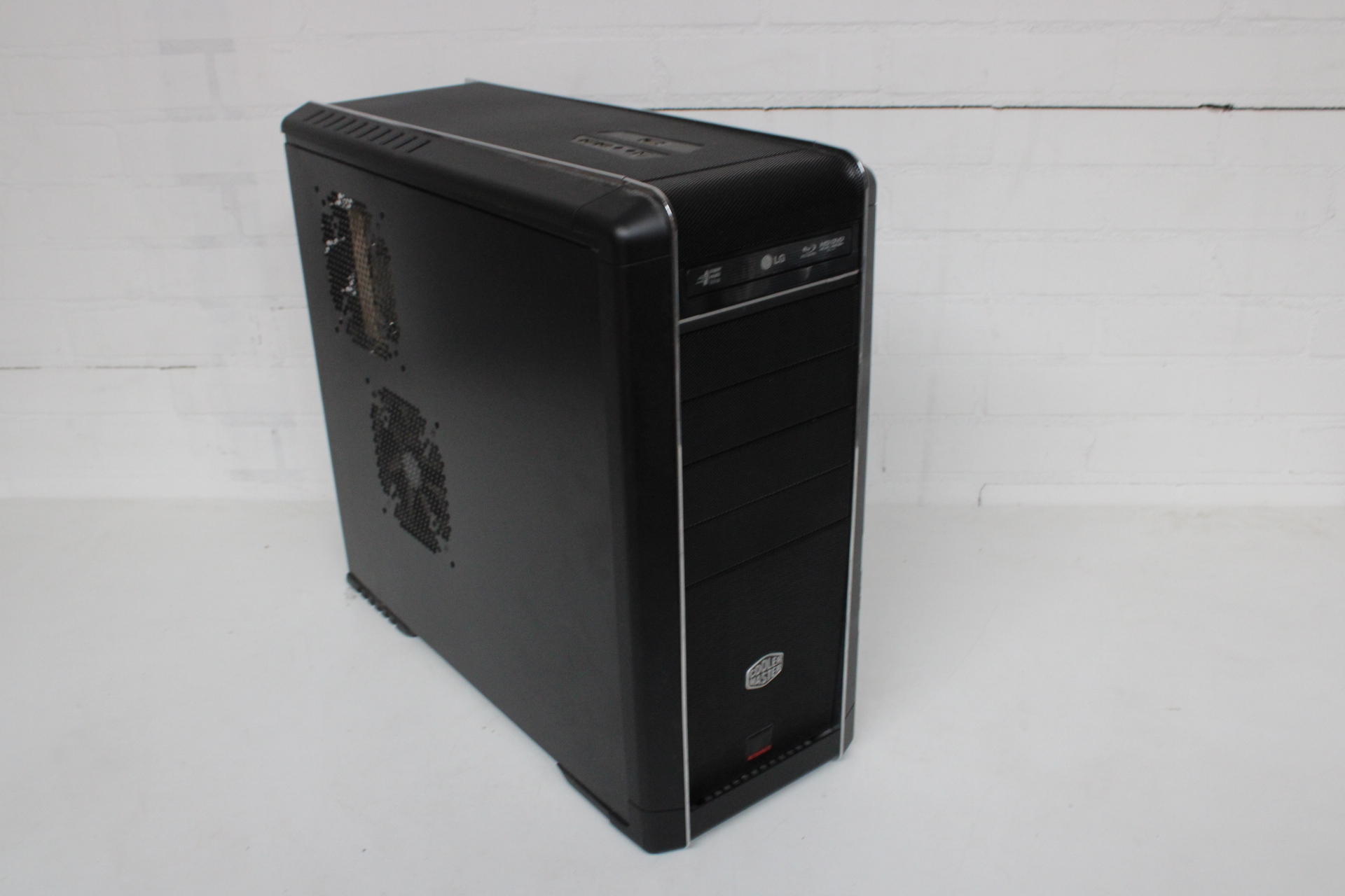 Cooler Master desktop PC kast met LG Blu-ray drive – foto 2 – kavel bij GSD Auctions, Zoeterwoude