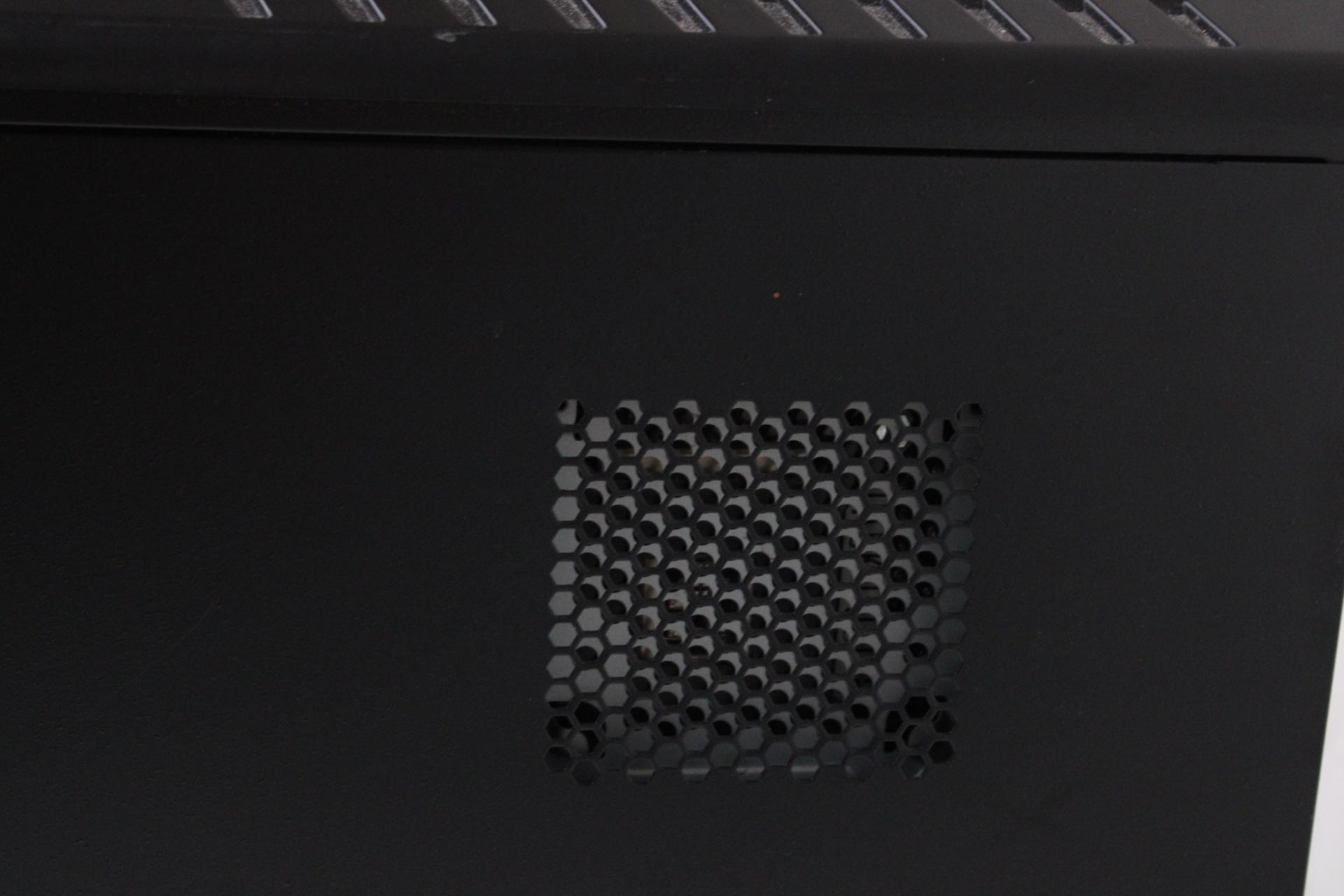 Cooler Master desktop PC kast met LG Blu-ray drive – foto 8 – kavel bij GSD Auctions, Zoeterwoude