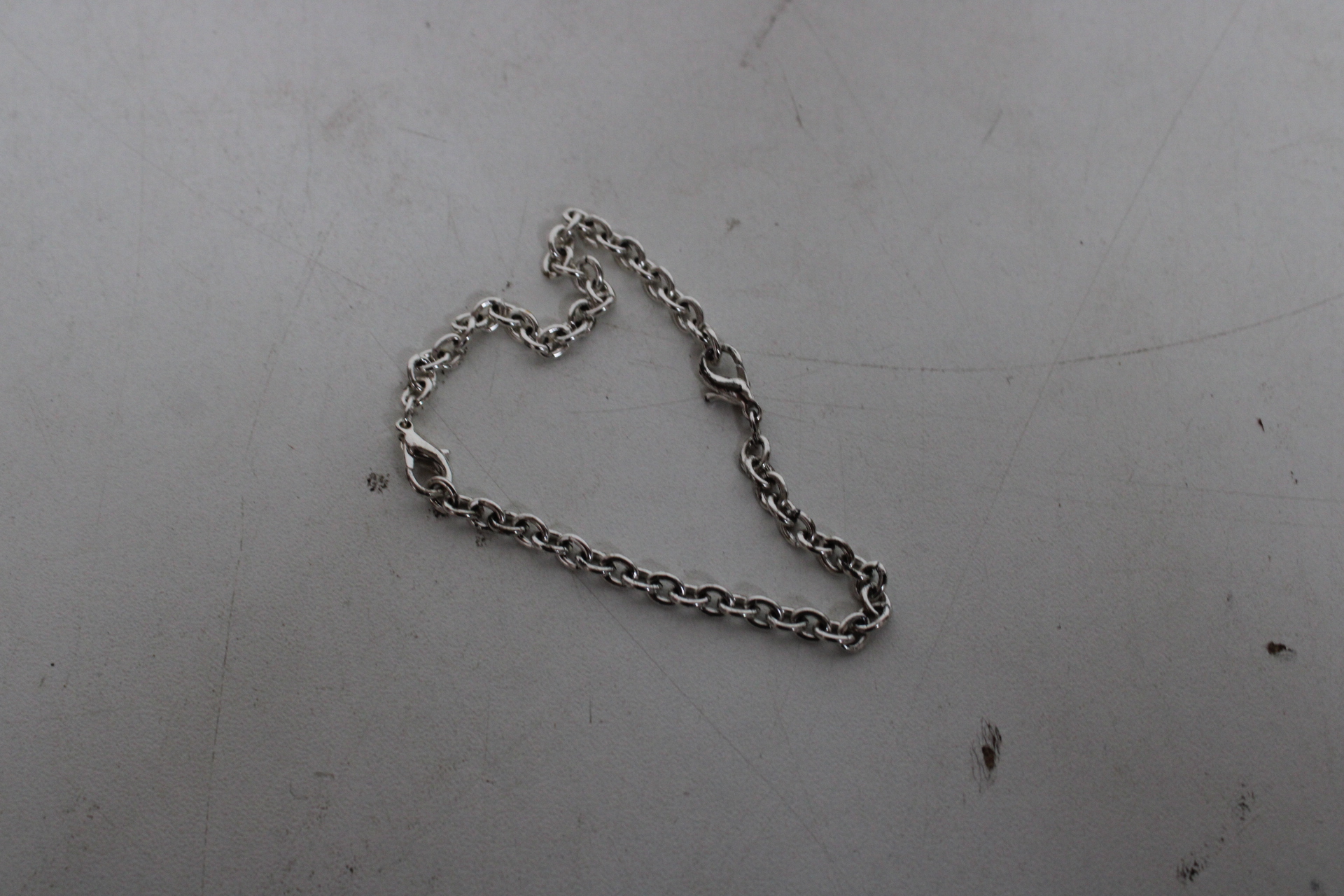 Diverse armbanden en bangles in verschillende kleuren – foto 3 – kavel bij GSD Auctions, Zoeterwoude