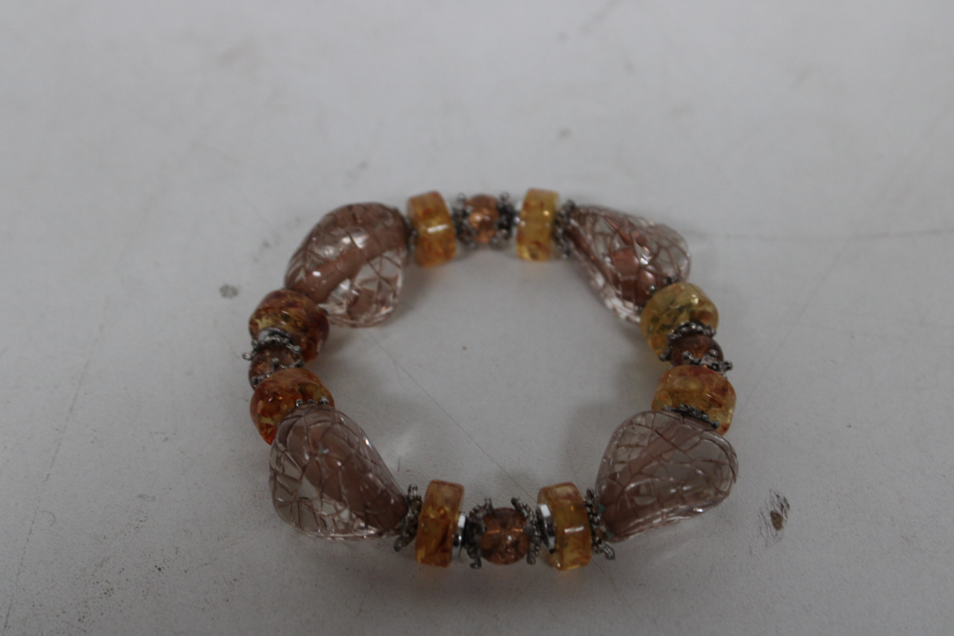 Diverse armbanden en bangles in verschillende kleuren – foto 5 – kavel bij GSD Auctions, Zoeterwoude