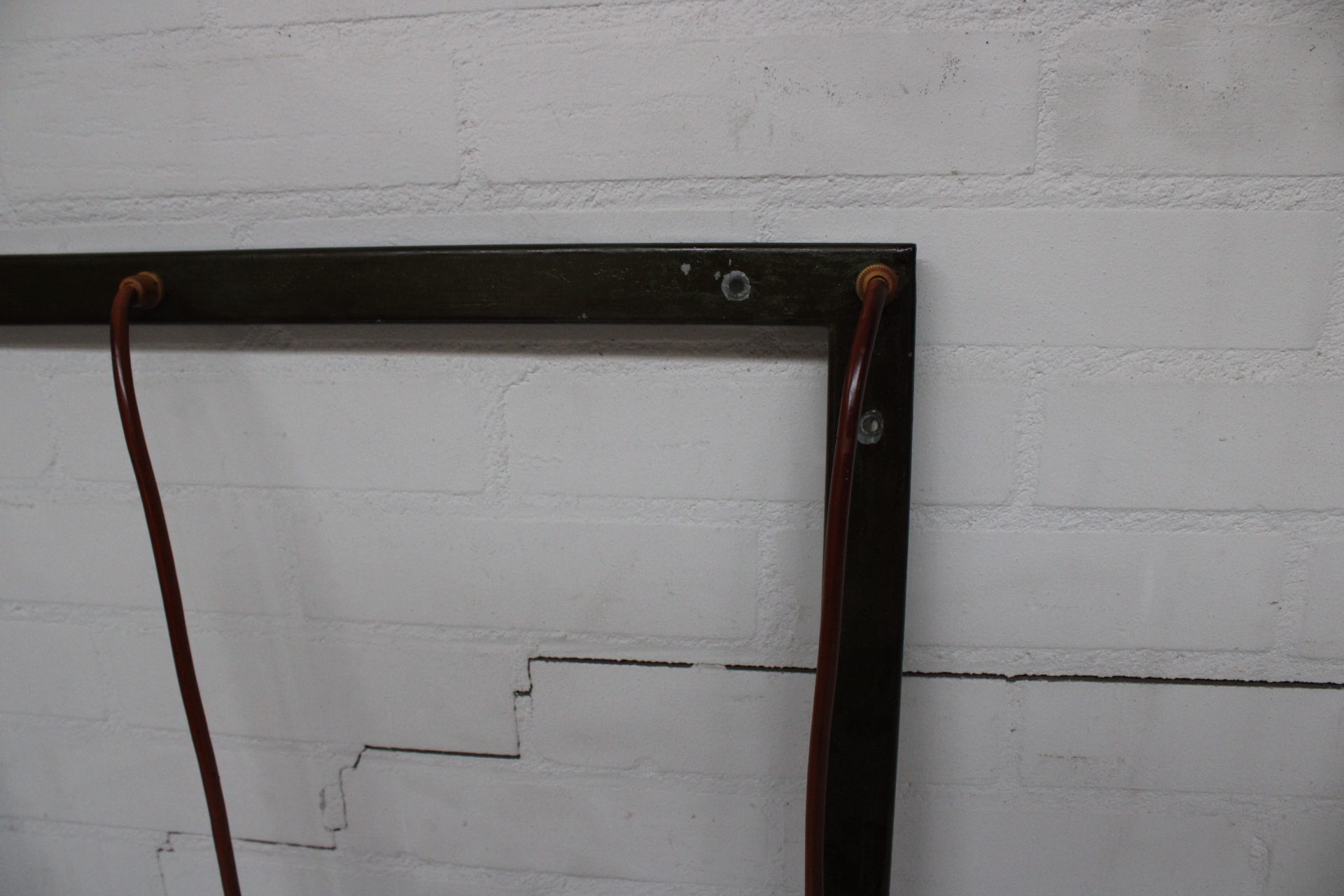 Plafondlamp met een metalen frame en glazen bollen – foto 6 – kavel bij GSD Auctions, Zoeterwoude