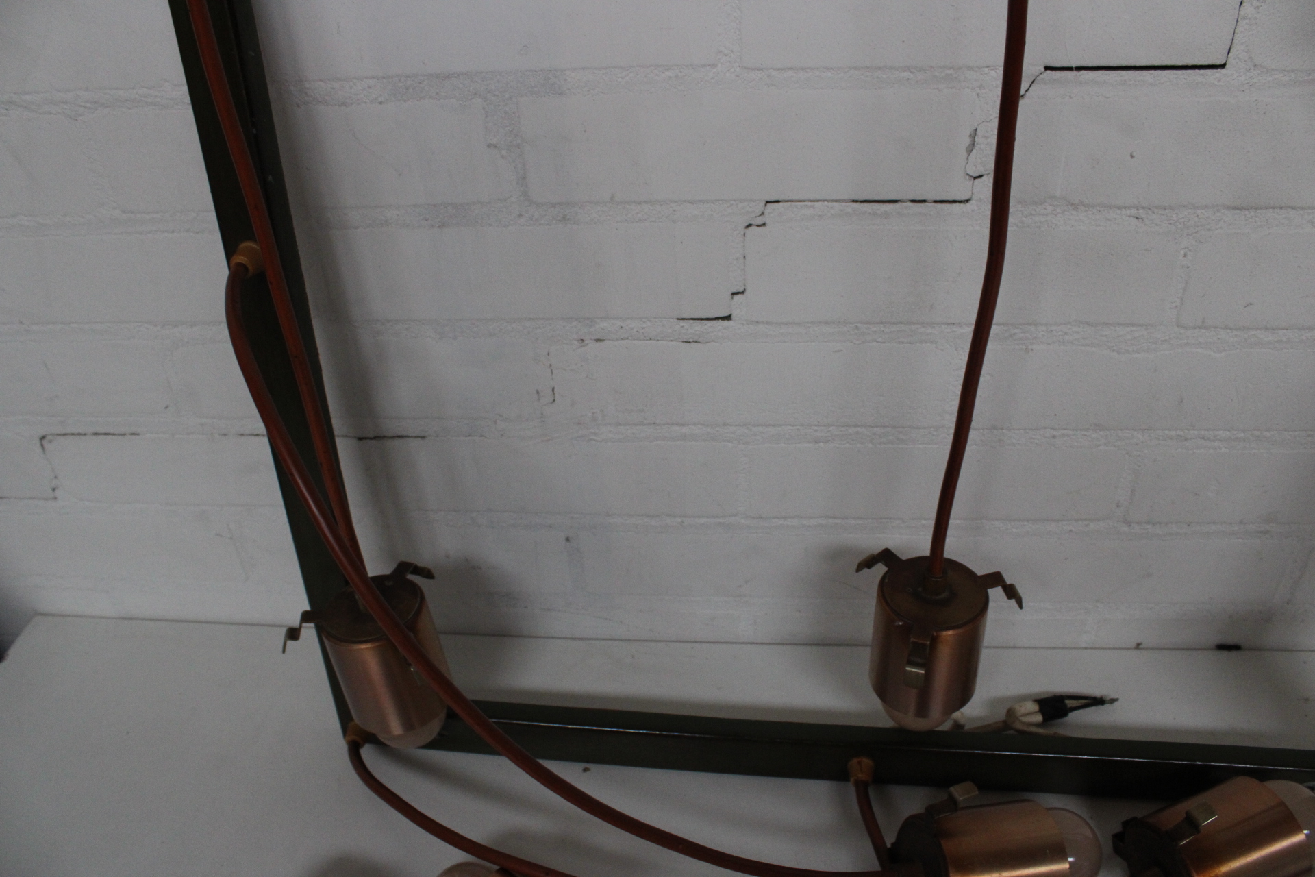 Plafondlamp met een metalen frame en glazen bollen – foto 8 – kavel bij GSD Auctions, Zoeterwoude