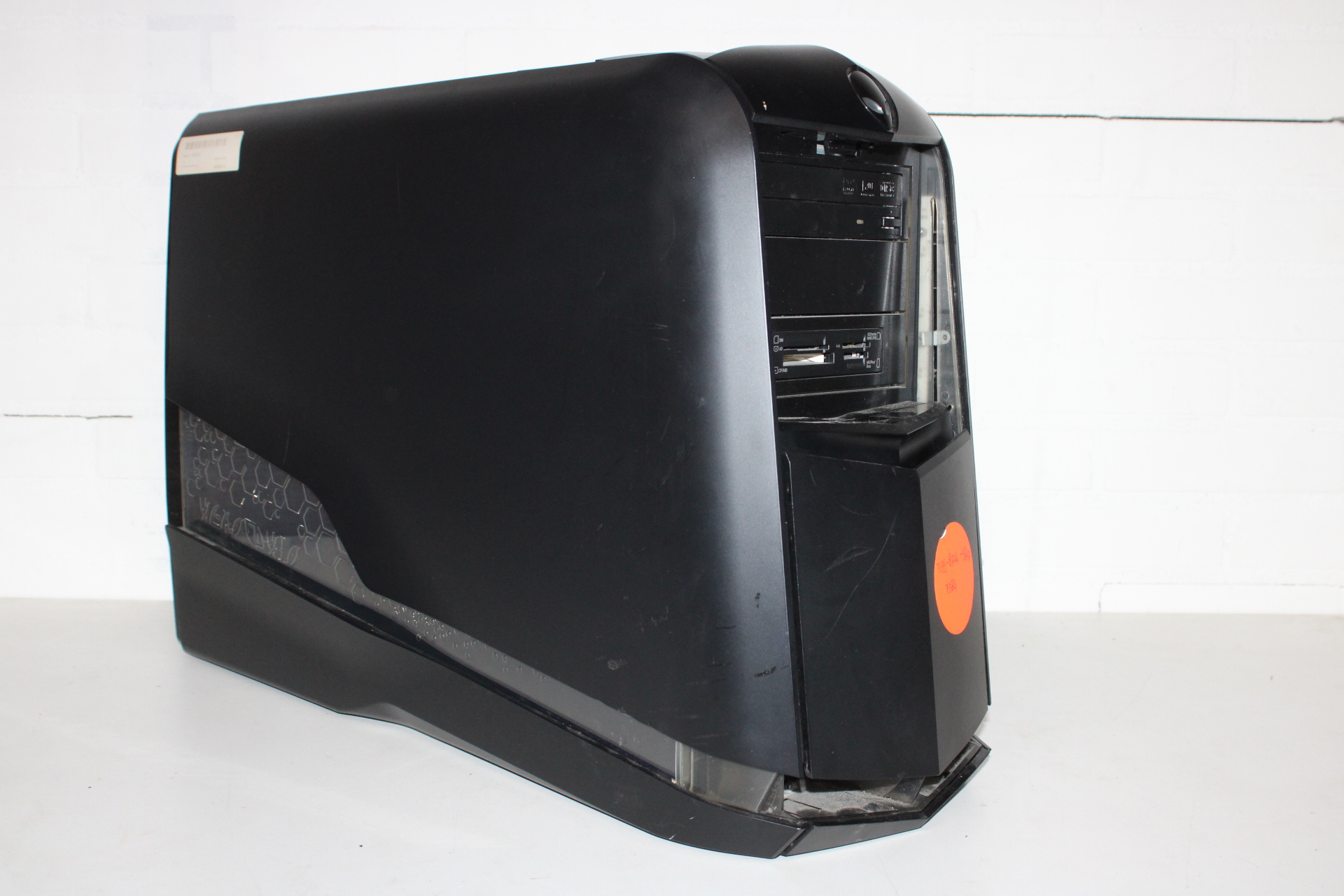 Zwarte desktop computerkast met dvd-station en kaartlezer – foto 2 – kavel bij GSD Auctions, Zoeterwoude