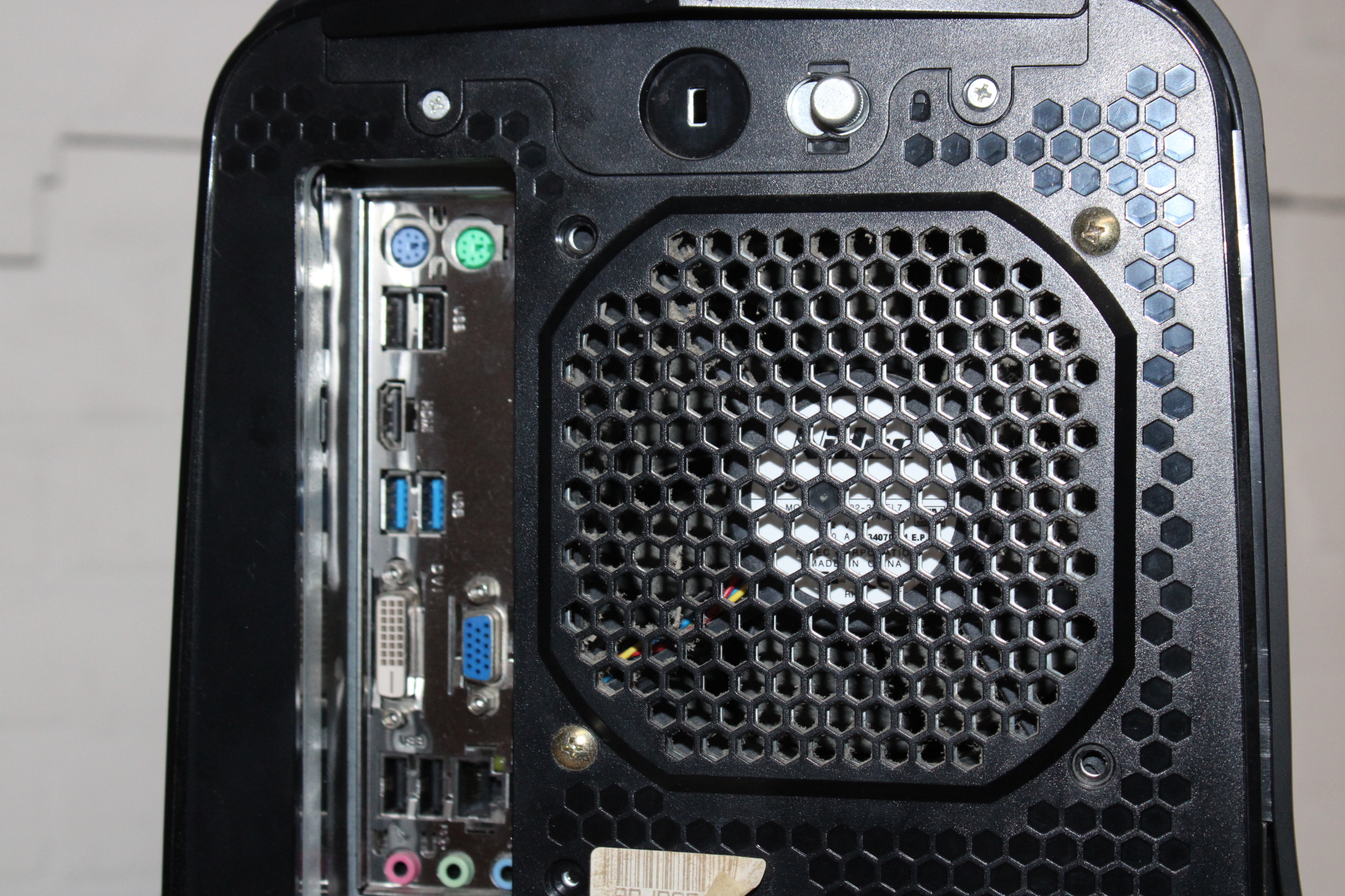 Zwarte desktop computerkast met dvd-station en kaartlezer – foto 9 – kavel bij GSD Auctions, Zoeterwoude