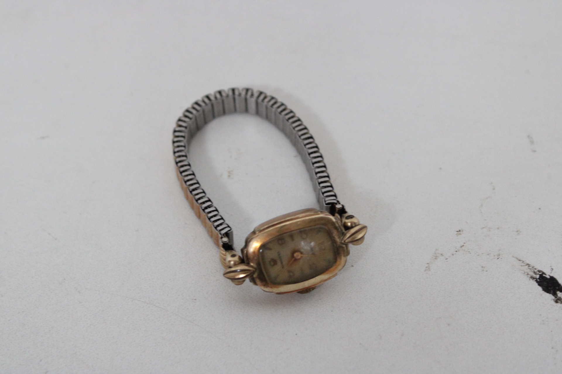 Dameshorloge met metalen band – foto 2 – kavel bij GSD Auctions, Zoeterwoude