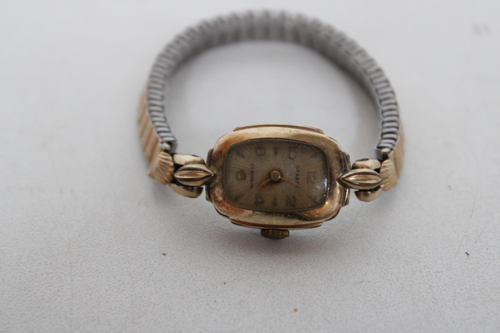 Dameshorloge met metalen band – foto 3 – kavel bij GSD Auctions, Zoeterwoude