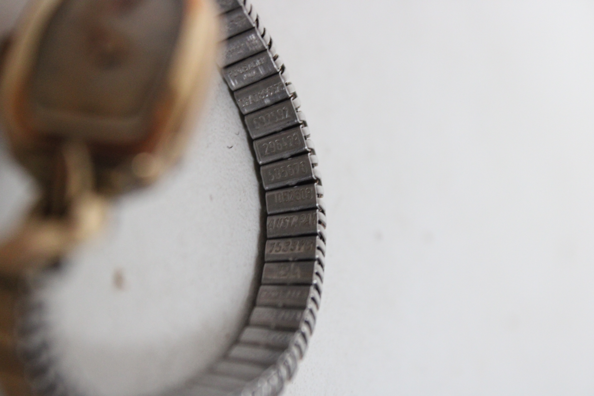Dameshorloge met metalen band – foto 5 – kavel bij GSD Auctions, Zoeterwoude