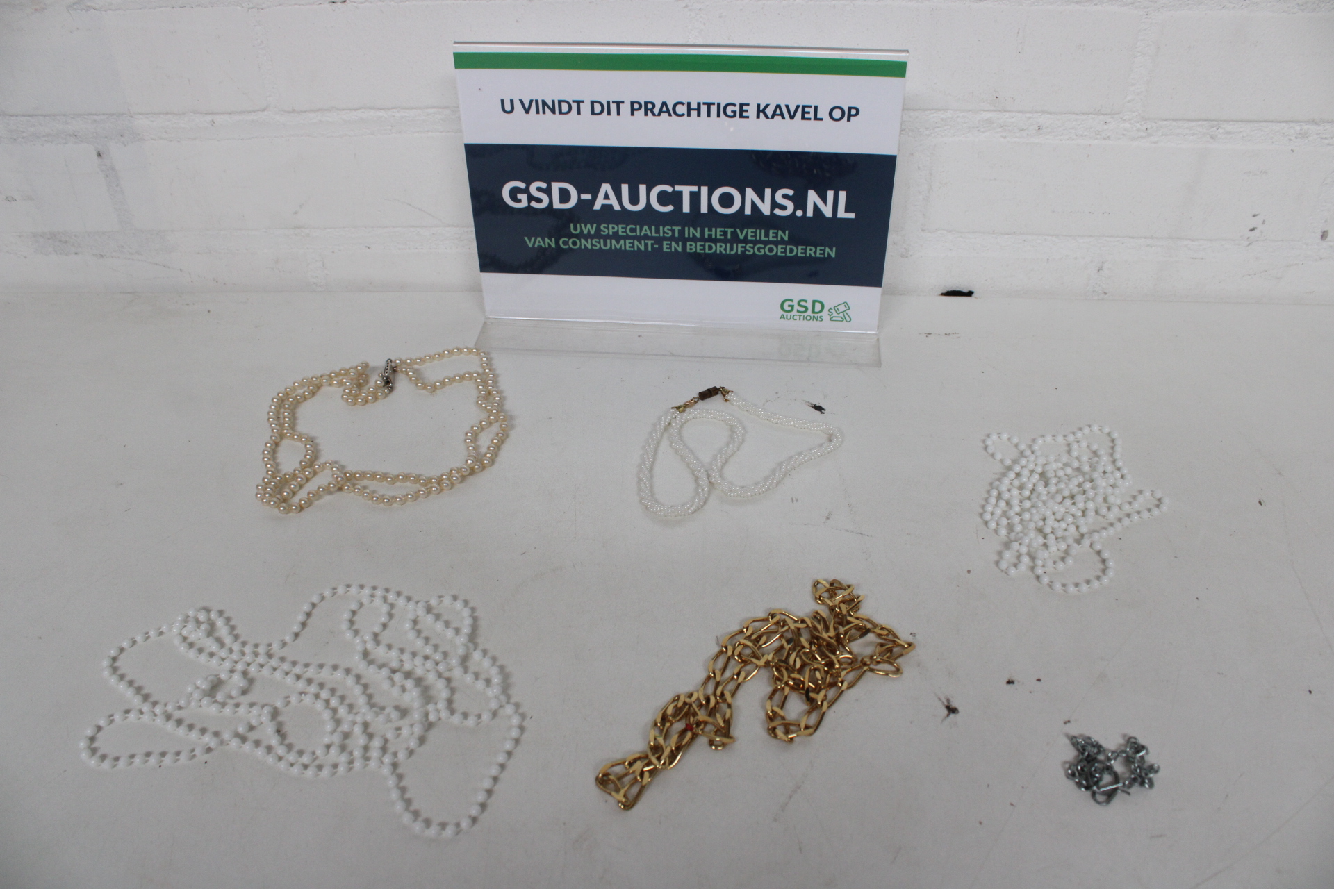 Set van diverse kettingen en oorbellen – kavel bij GSD Auctions, Zoeterwoude