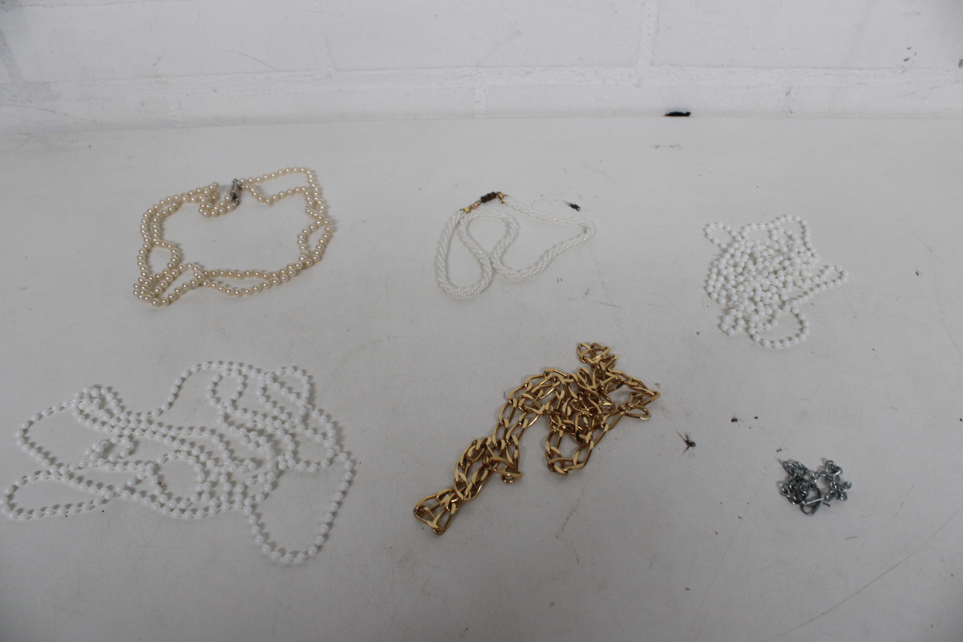 Set van diverse kettingen en oorbellen – foto 2 – kavel bij GSD Auctions, Zoeterwoude