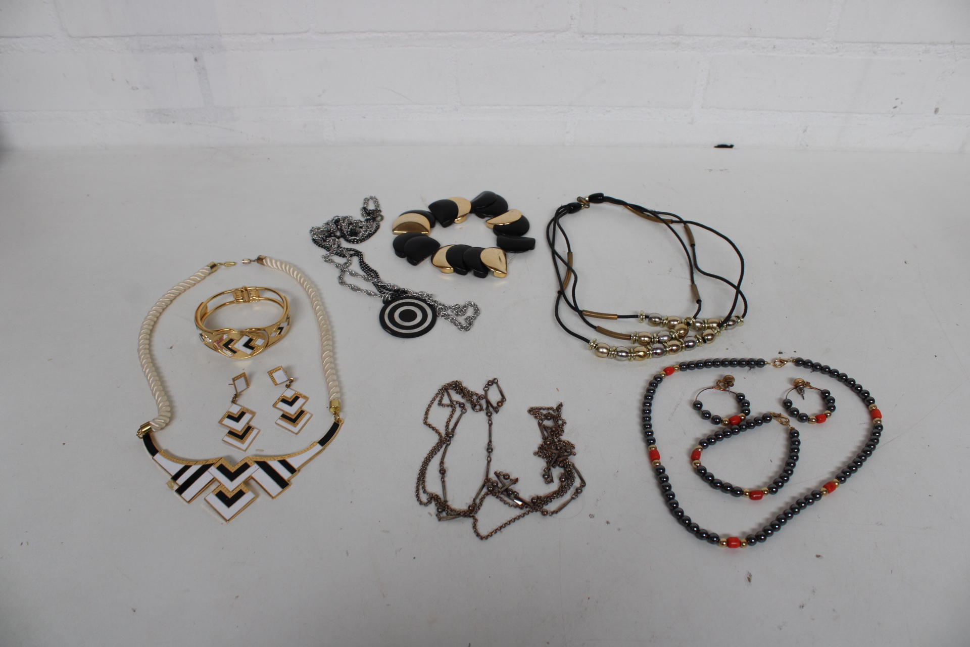 Set van sieraden en kettingen – foto 2 – kavel bij GSD Auctions, Zoeterwoude