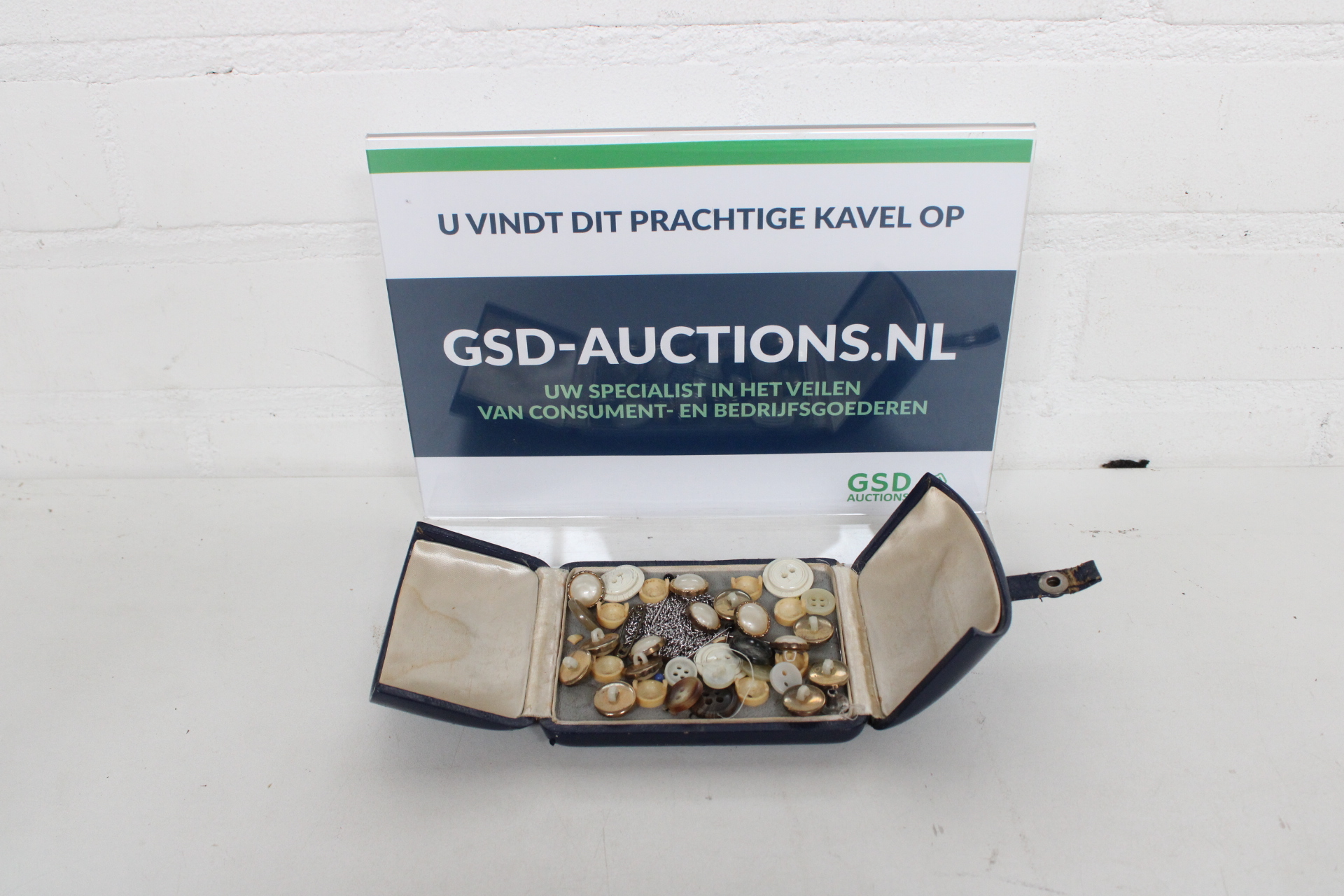 Set vintage manchetknopen en ronde knopen in etui – kavel bij GSD Auctions, Zoeterwoude
