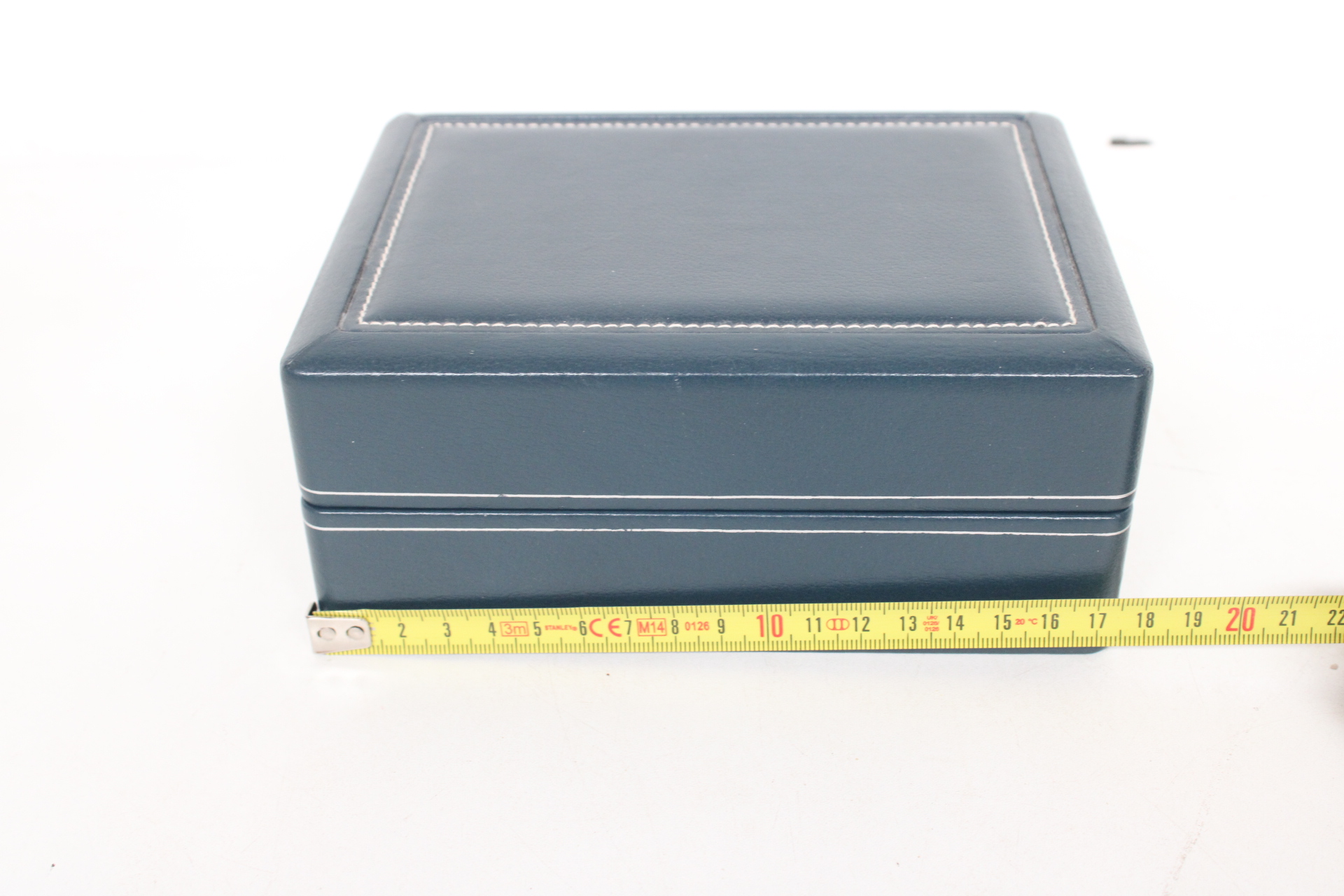 Mix van diverse sieraden in een doosje – foto 6 – kavel bij GSD Auctions, Zoeterwoude