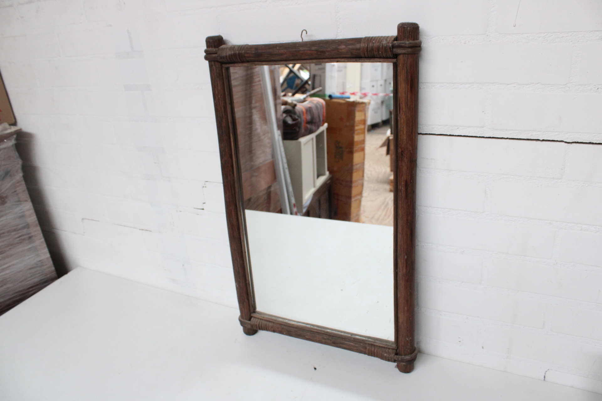 Rieten spiegel met houten lijst – foto 2 – kavel bij GSD Auctions, Zoeterwoude
