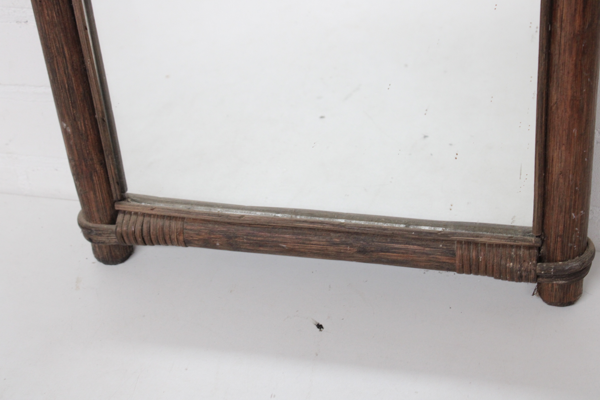 Rieten spiegel met houten lijst – foto 4 – kavel bij GSD Auctions, Zoeterwoude