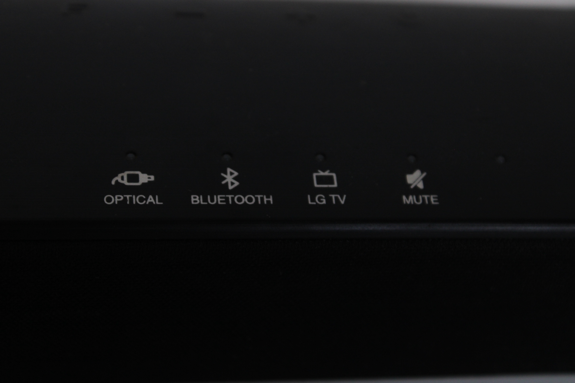 LG soundbar met Bluetooth en optische aansluiting – foto 4 – kavel bij GSD Auctions, Zoeterwoude