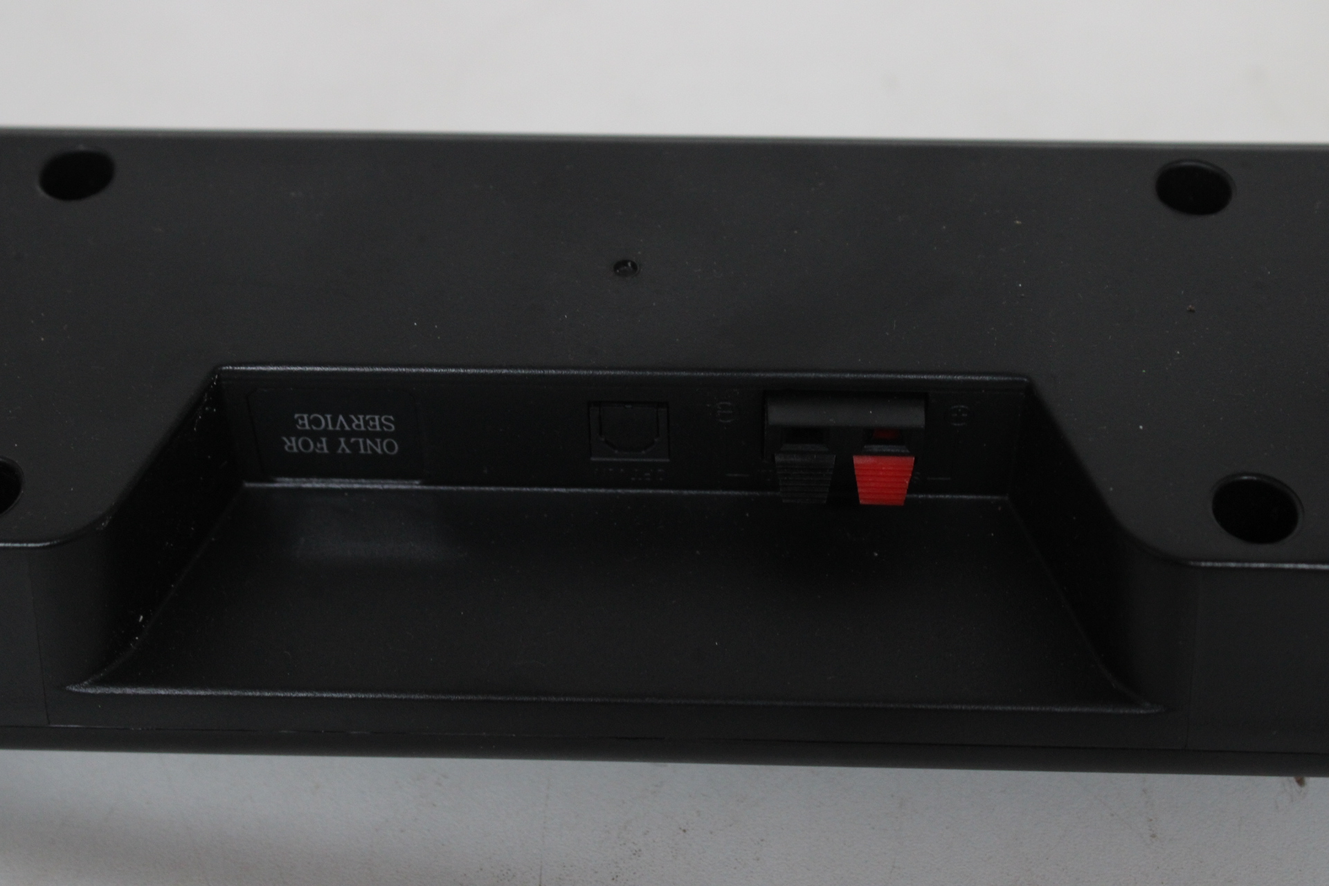 LG soundbar met Bluetooth en optische aansluiting – foto 8 – kavel bij GSD Auctions, Zoeterwoude