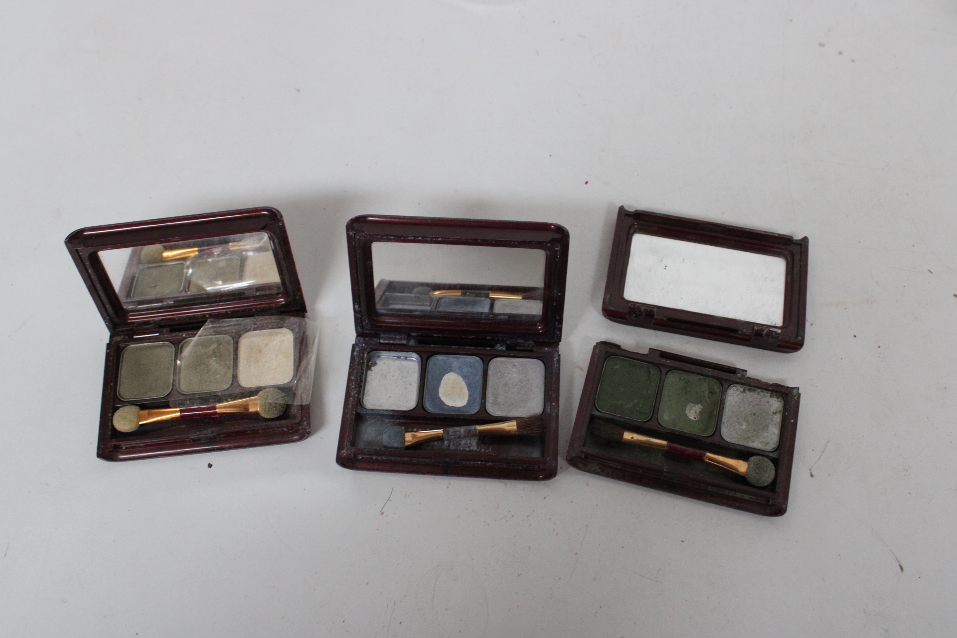 Vintage bruine make-up koffer met cosmetica en accessoires – foto 3 – kavel bij GSD Auctions, Zoeterwoude