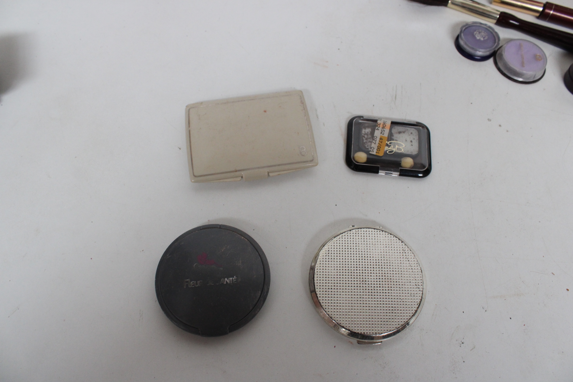 Vintage bruine make-up koffer met cosmetica en accessoires – foto 4 – kavel bij GSD Auctions, Zoeterwoude