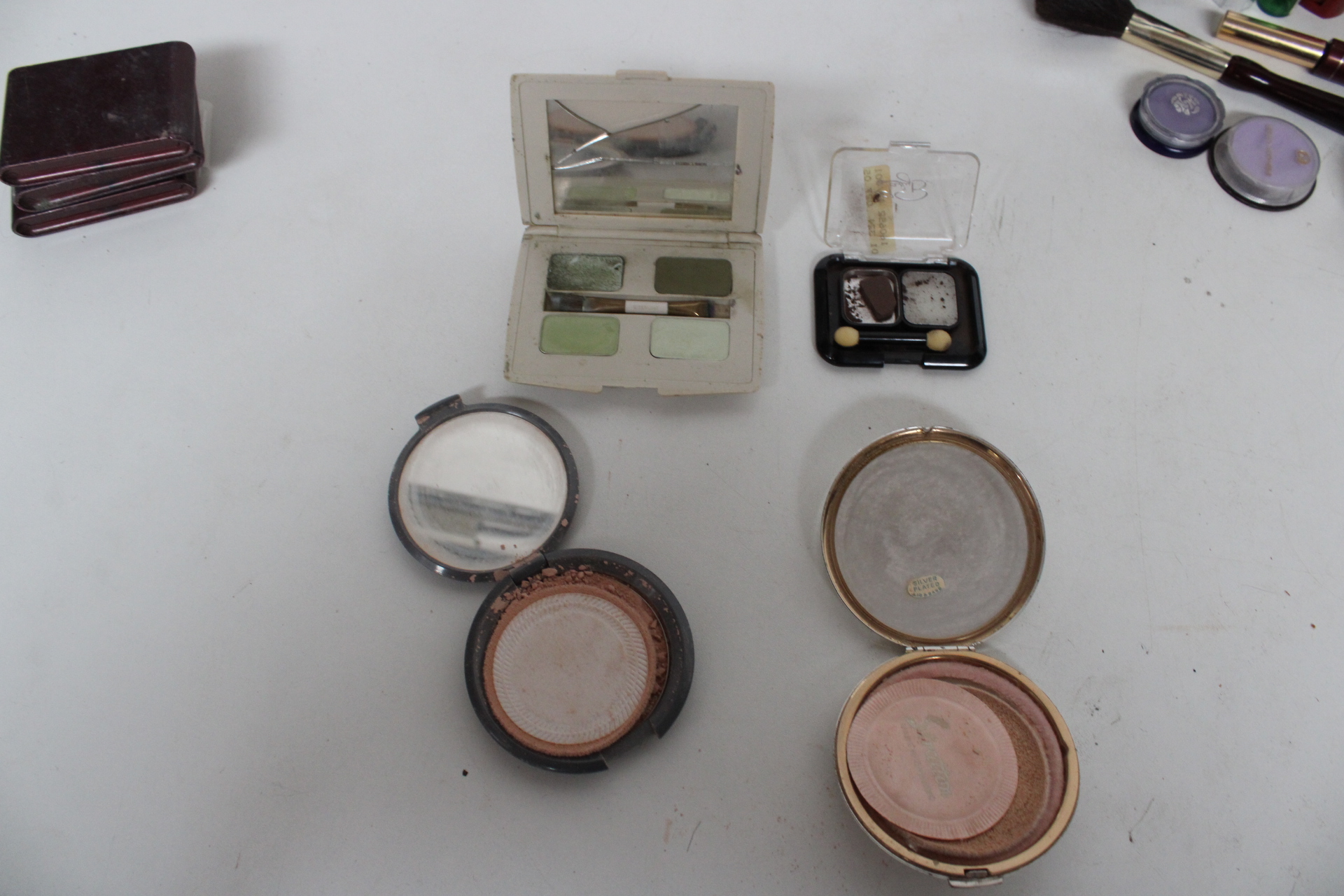 Vintage bruine make-up koffer met cosmetica en accessoires – foto 5 – kavel bij GSD Auctions, Zoeterwoude