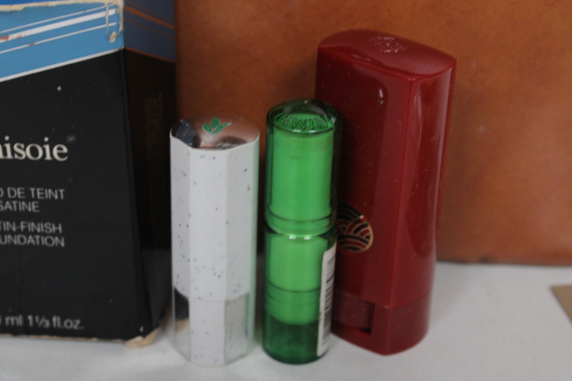 Vintage bruine make-up koffer met cosmetica en accessoires – foto 9 – kavel bij GSD Auctions, Zoeterwoude