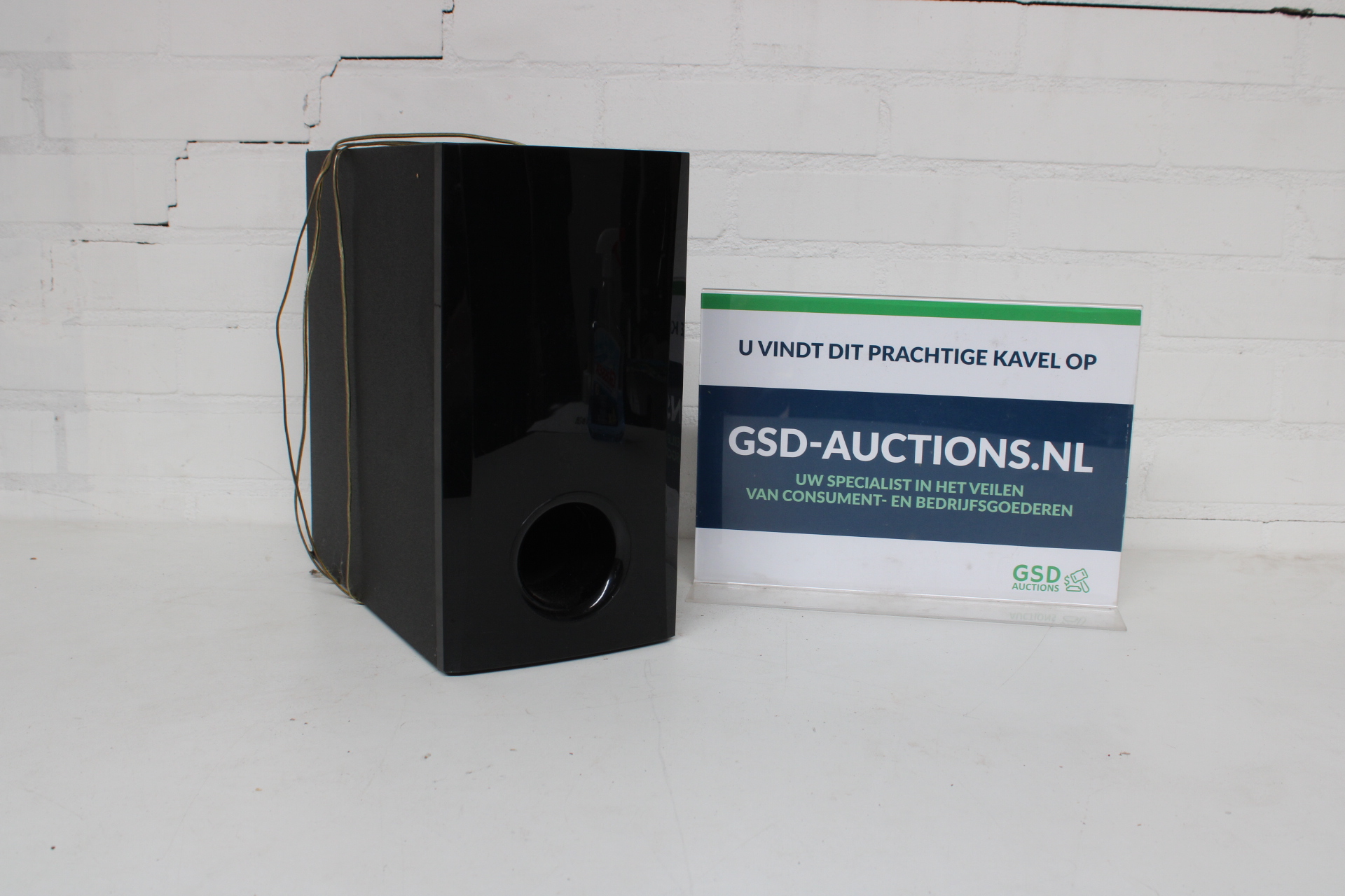 Zwarte subwoofer speaker – kavel bij GSD Auctions, Zoeterwoude